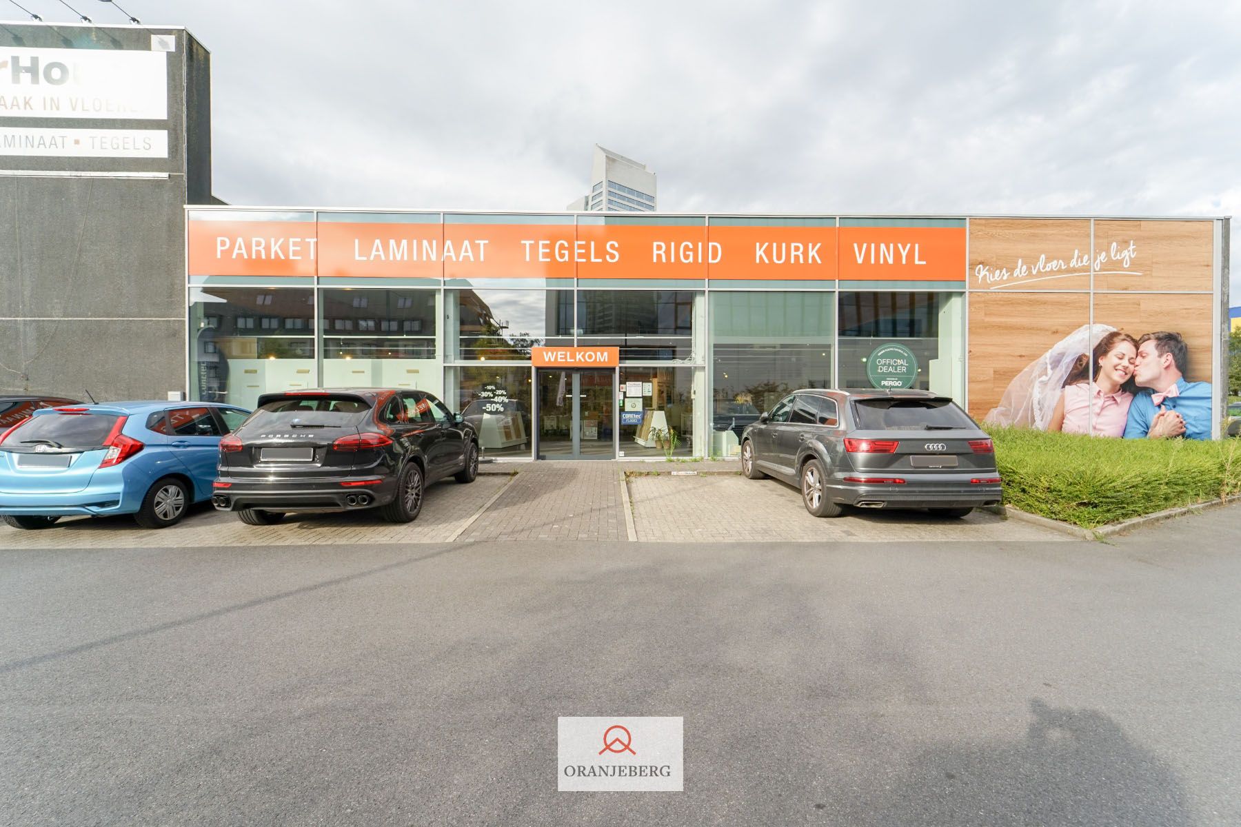 In de schaduw van de IKEA: winkel-magazijn van 750 m² +P! foto 3