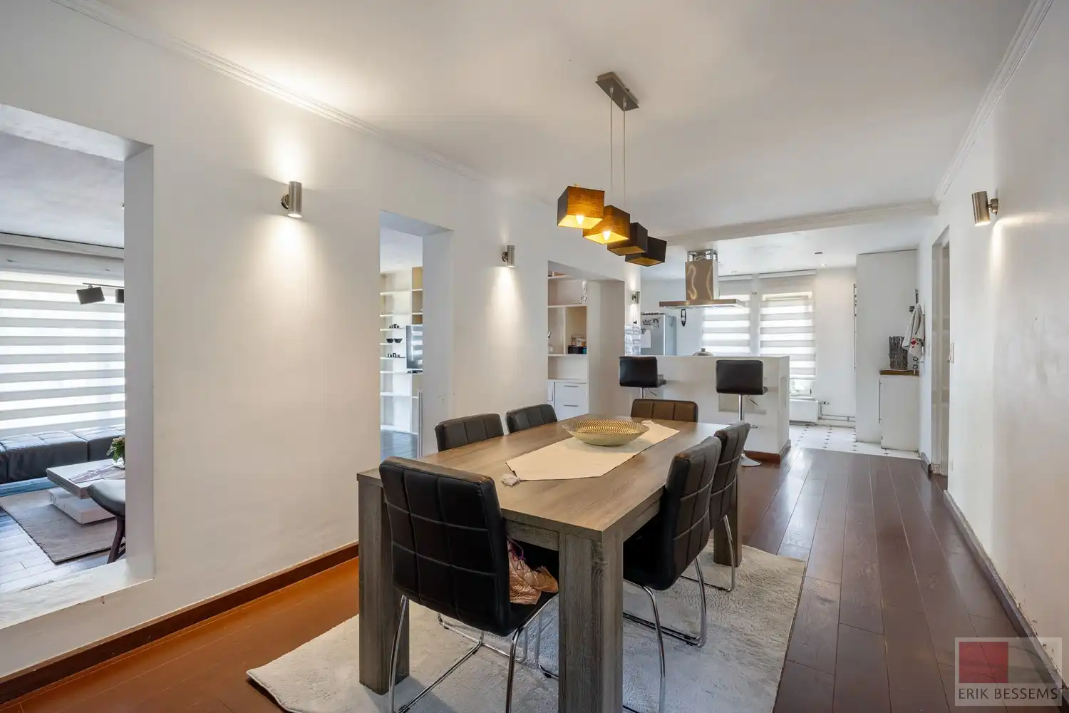 Op te frissen, vrijstaande woning met veel potentieel op royaal perceel van 1080 m², deze te moderniseren woning combineert een bewoonbare oppervlakte van 199 m² foto 4