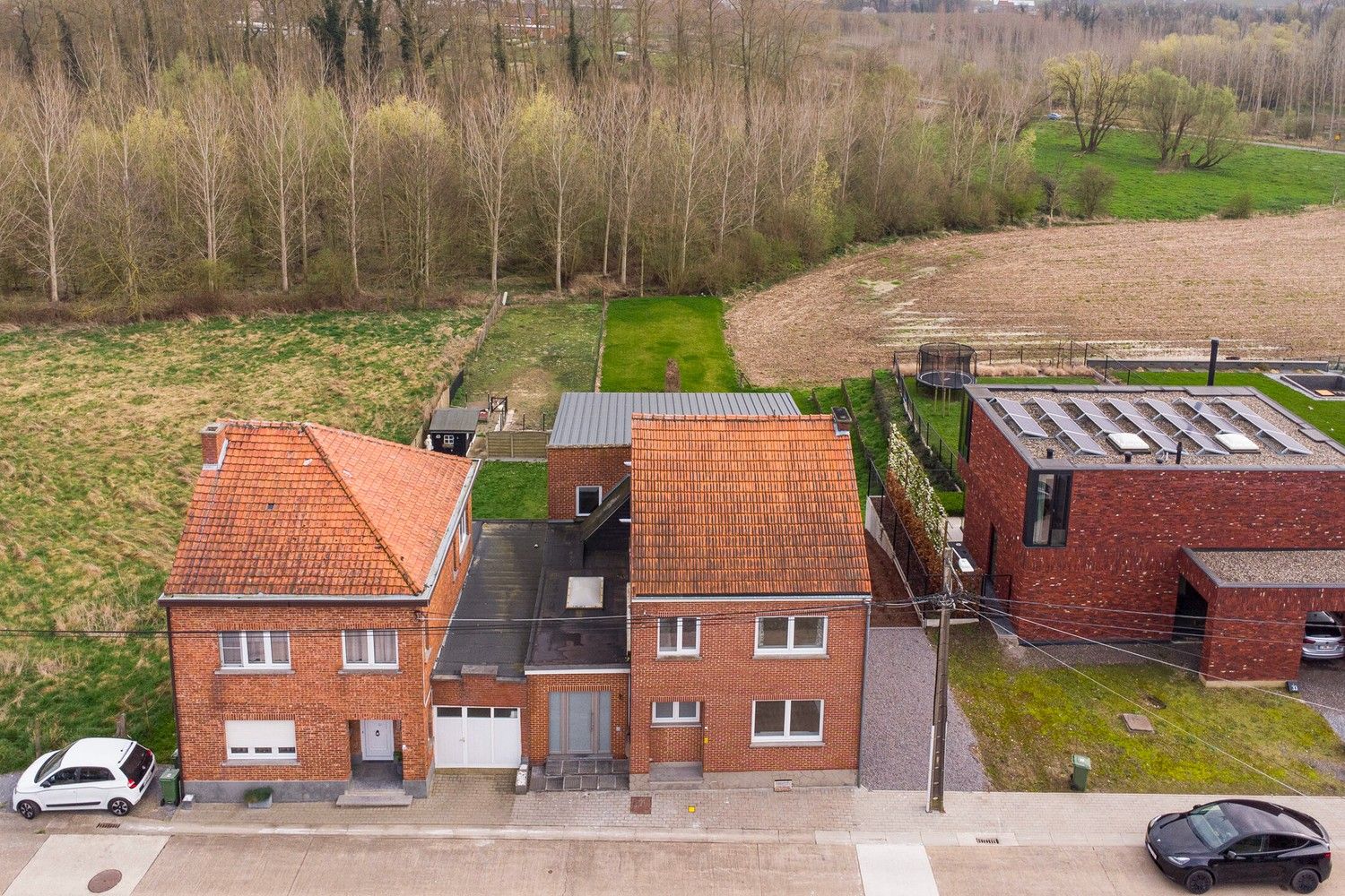 Volledig vernieuwd appartementsgebouw met twee drie slaapkamer appartementen met tuin. foto 63