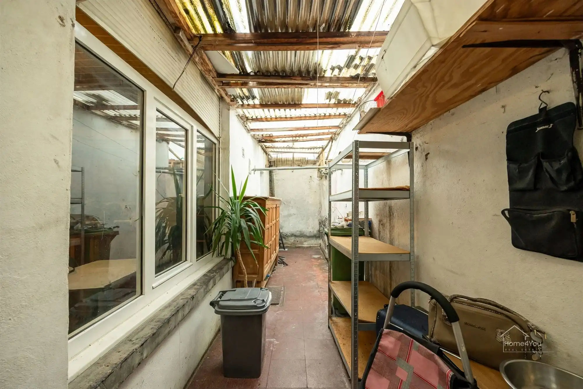Ruime op te frissen woning met 4 slpk op bruisende locatie! foto 11