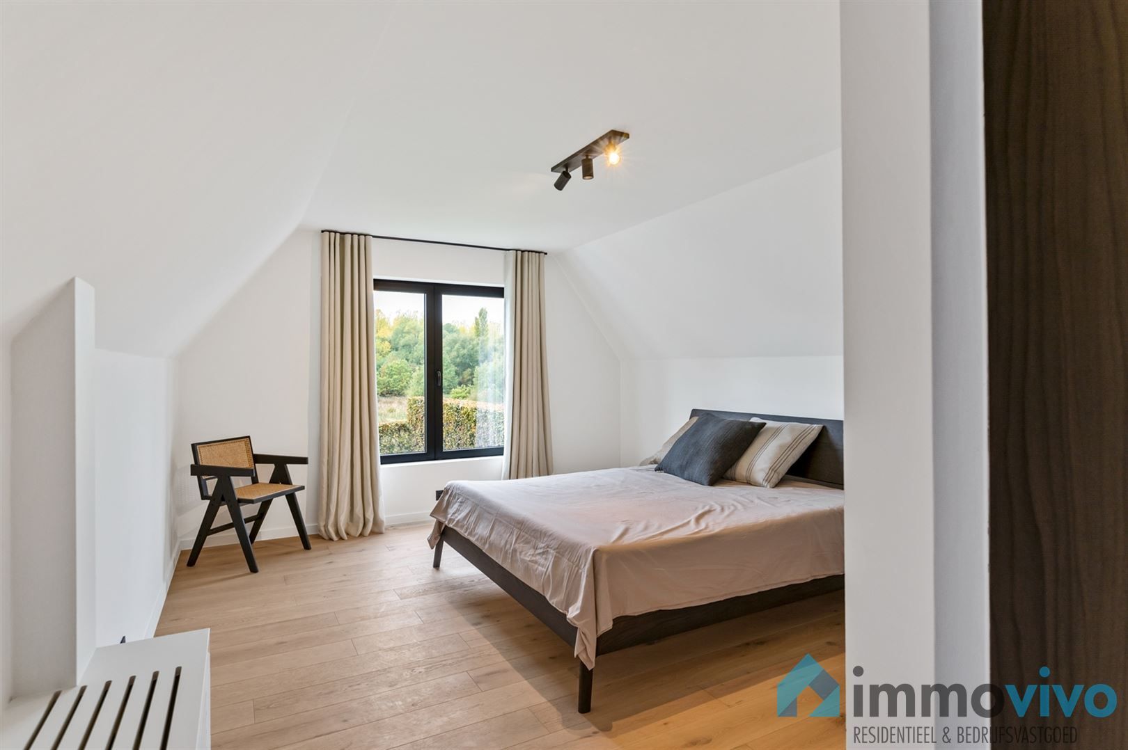 Hoogwaardig gerenoveerde villa met poolhouse en zwembad foto 12