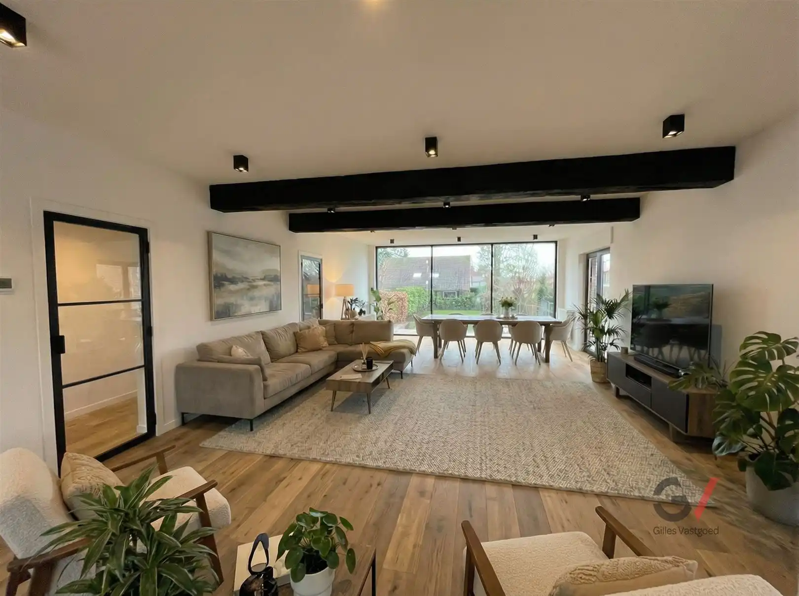 Woning met veel potentieel en karakter foto 5