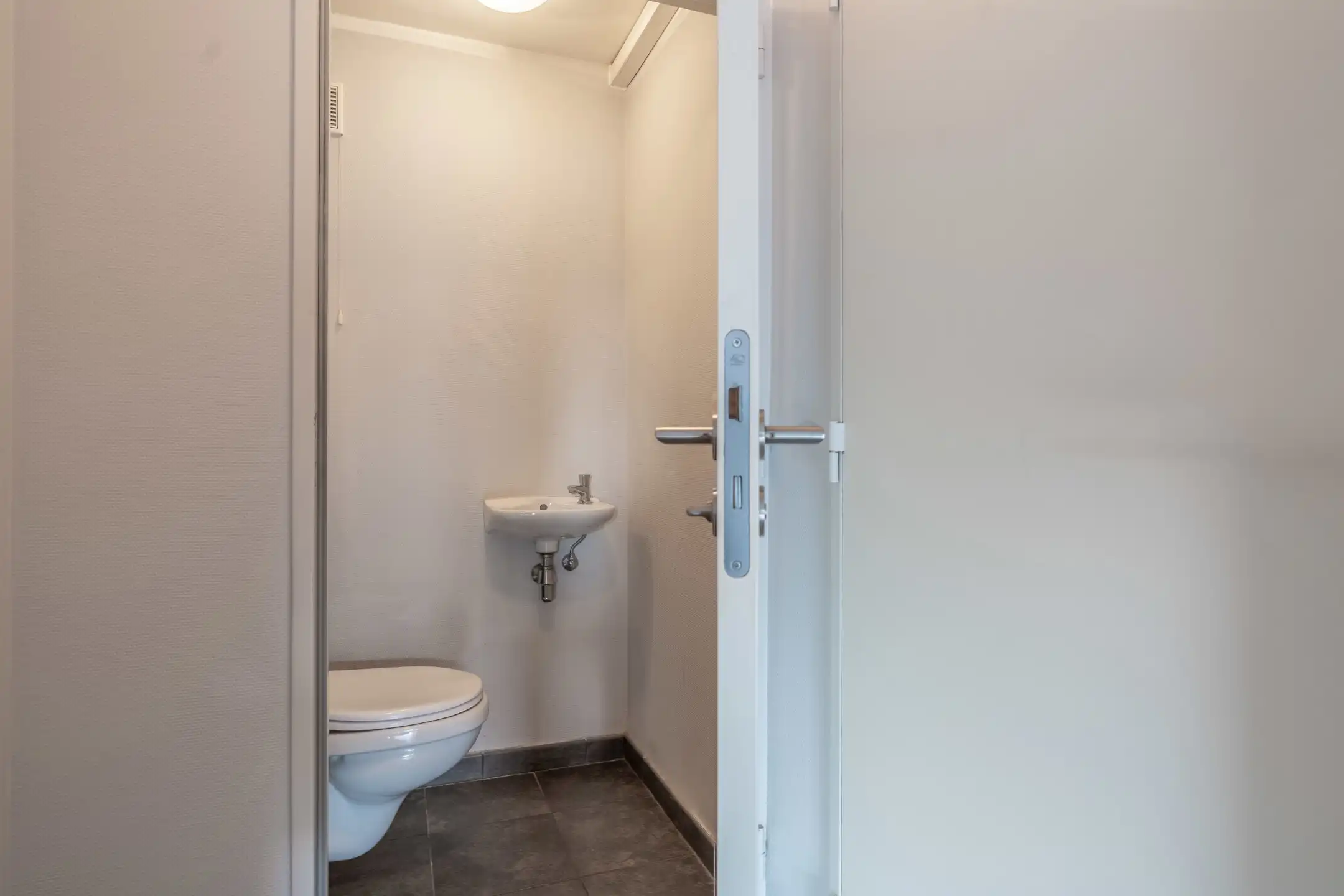 Modern 2-slaapkamer appartement met terras te Turnhout. foto 13