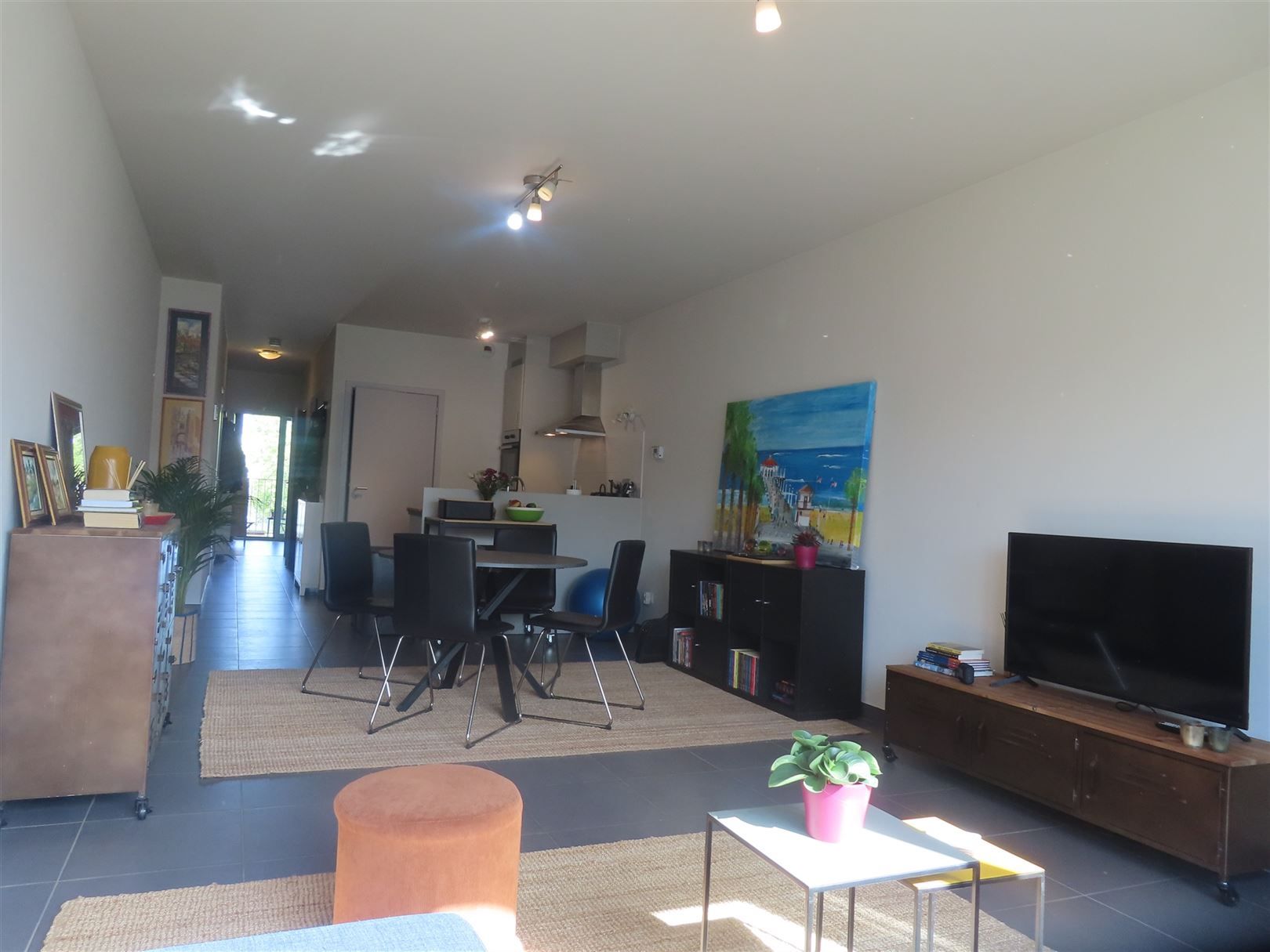 Appartement met één slaapkamer en terras op Belgiëlei! foto 4