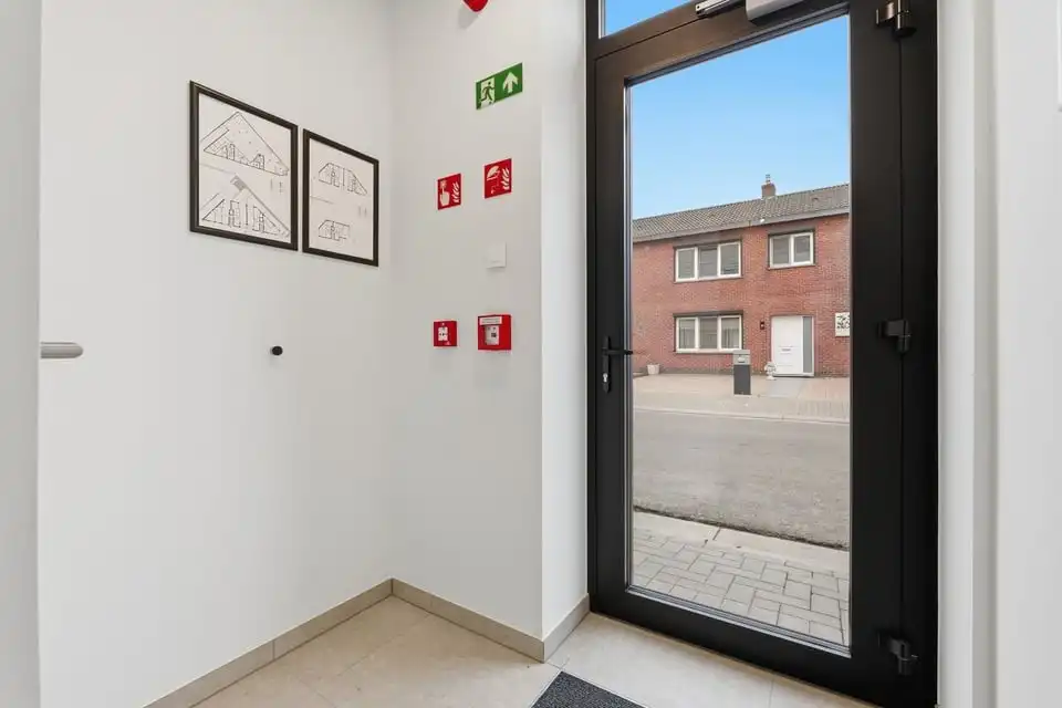 NIEUWBOUWAPPARTEMENT MET 2 SLKS TE HUUR IN SINT-TRUIDEN foto 4