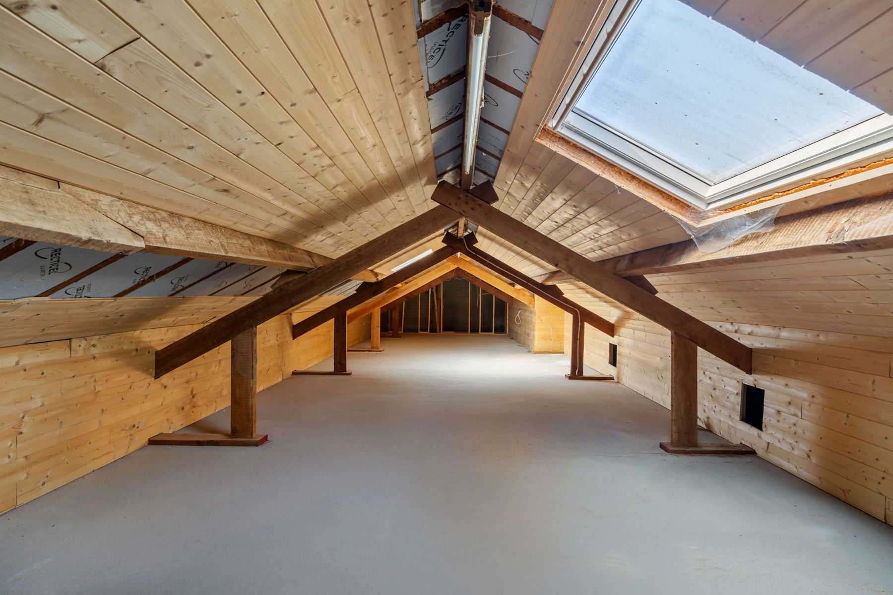Zeer ruim appartement met 4 kamers foto 14