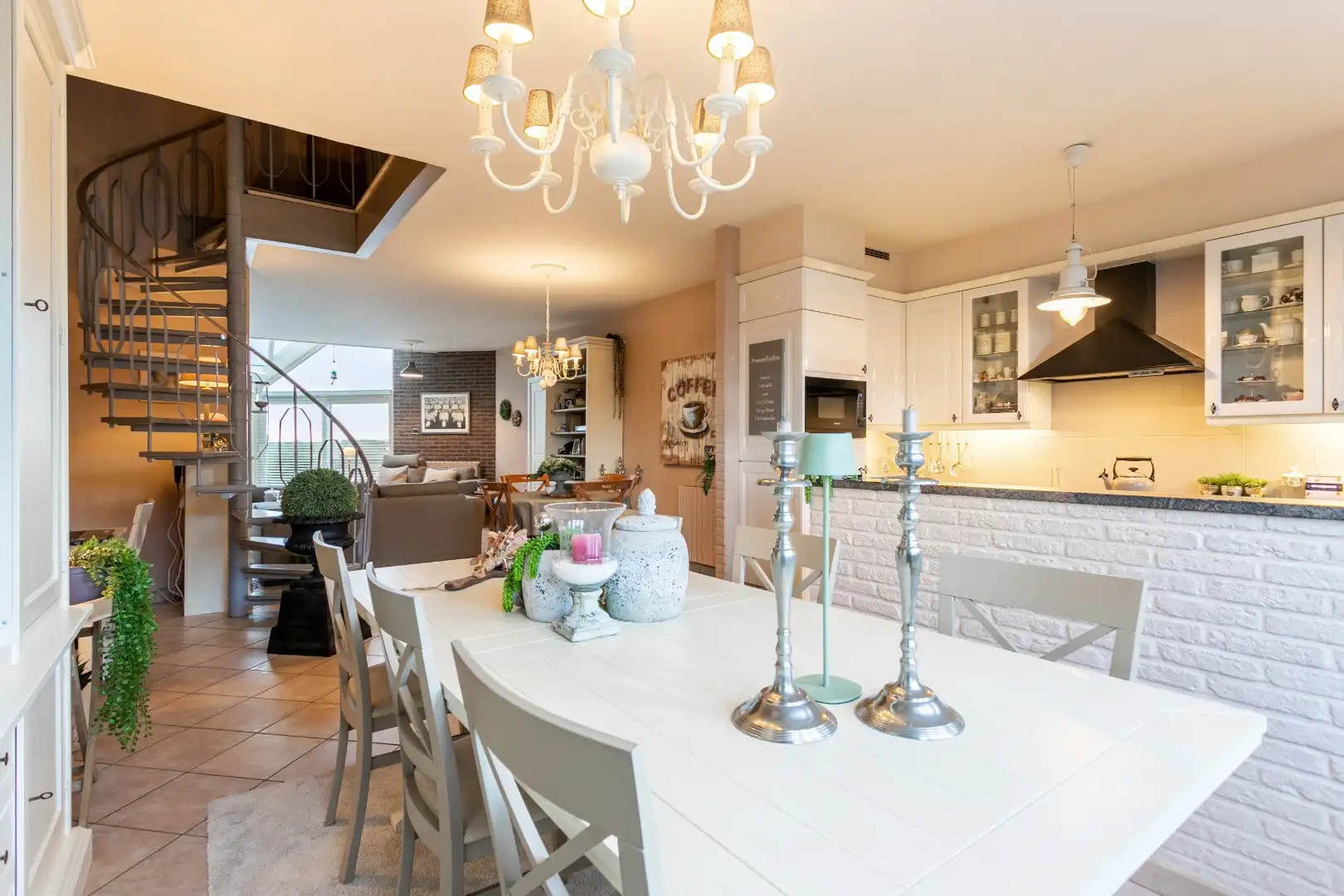 Bel-étage te koop met 3 slpks, terras en garage op +- 4,5are foto 10