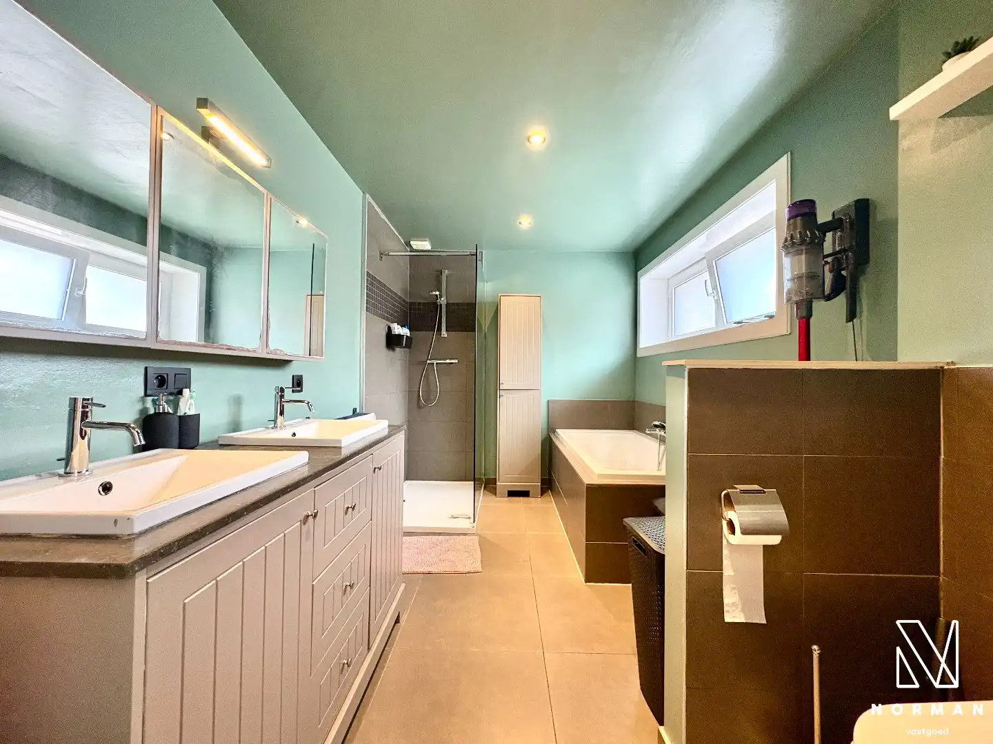 Instapklare woning te koop in rustige woonwijk te Bavikhove met tuin, garage en uitweg! foto 8
