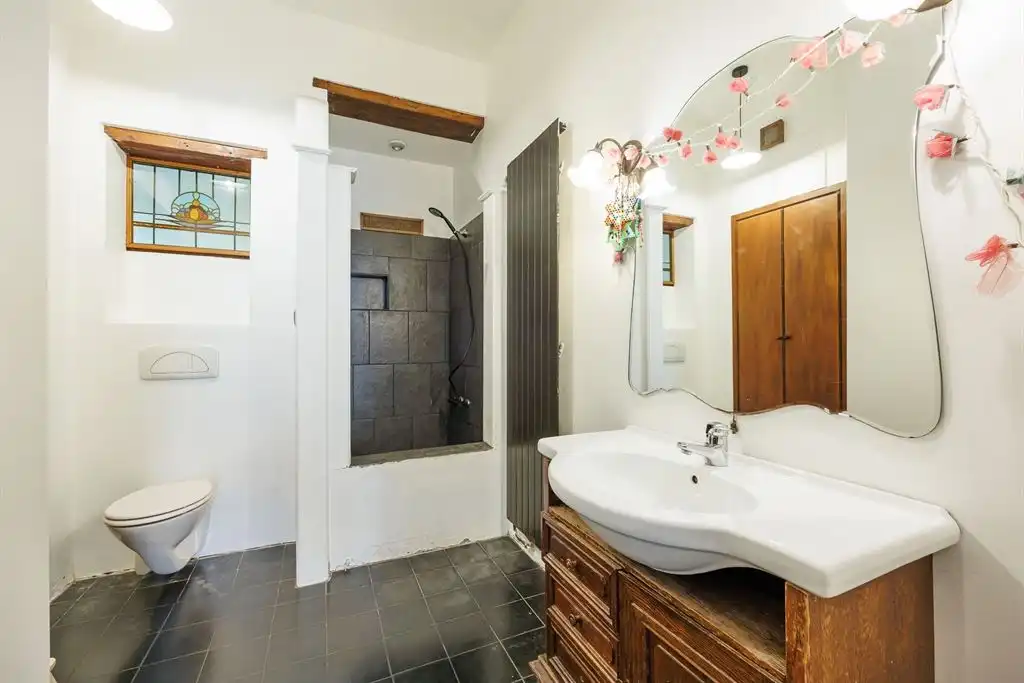 Charmante woning met prachtige tuin foto 10