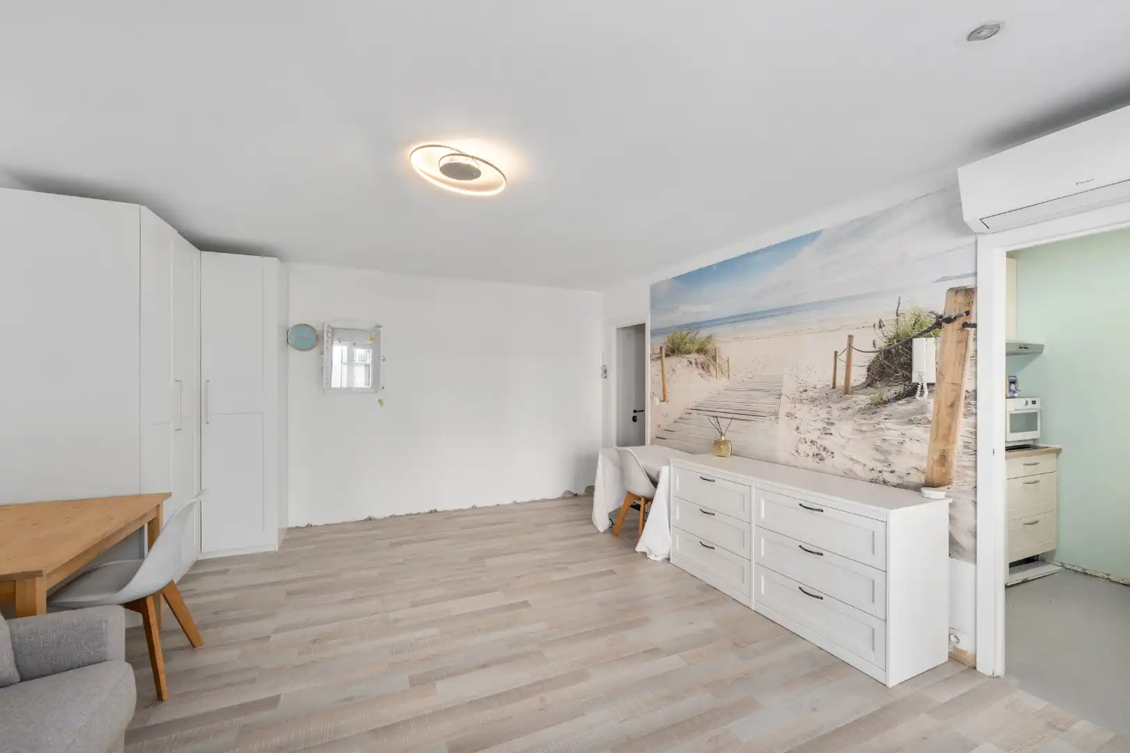 Brede studio te koop op wandelafstand van het strand foto 4