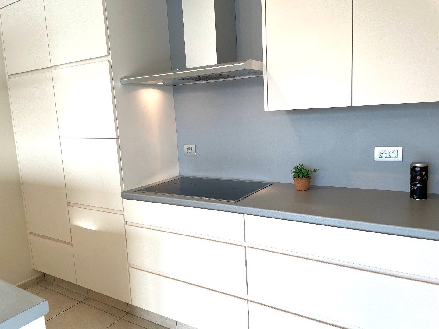 Uiterst lichtrijk appartement met heel groot terras en garage! foto 8