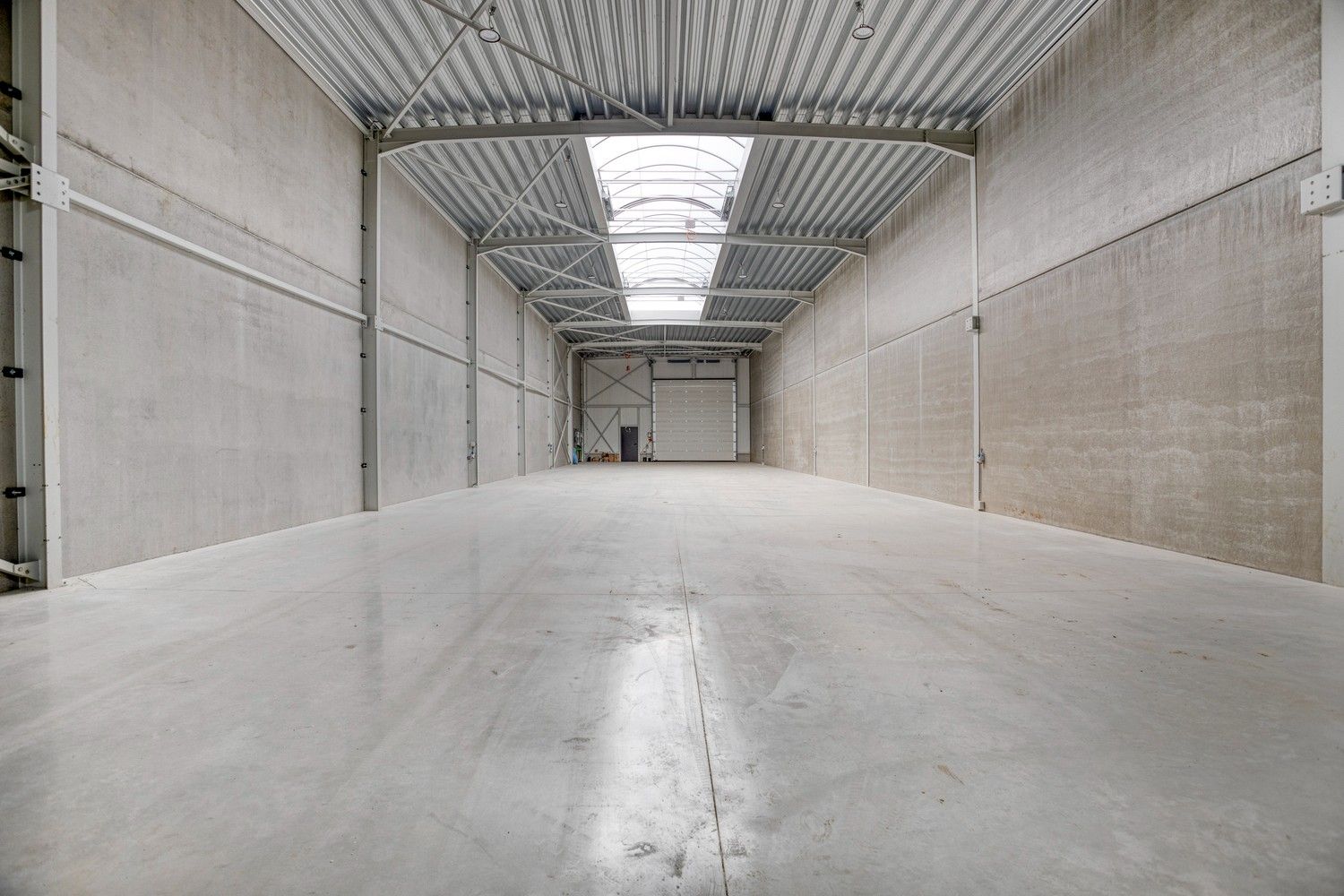 Industrieel-magazijn-logistiek te huur foto 5