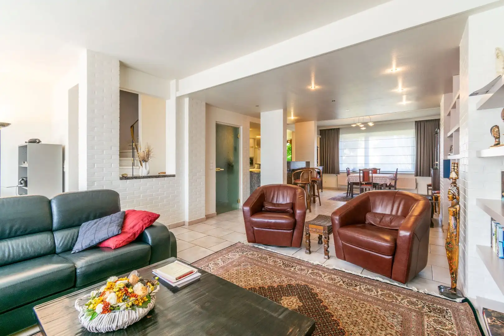 RUIME, INSTAPKLARE DRIEGEVEL BEL-ETAGE WONING ! foto 5