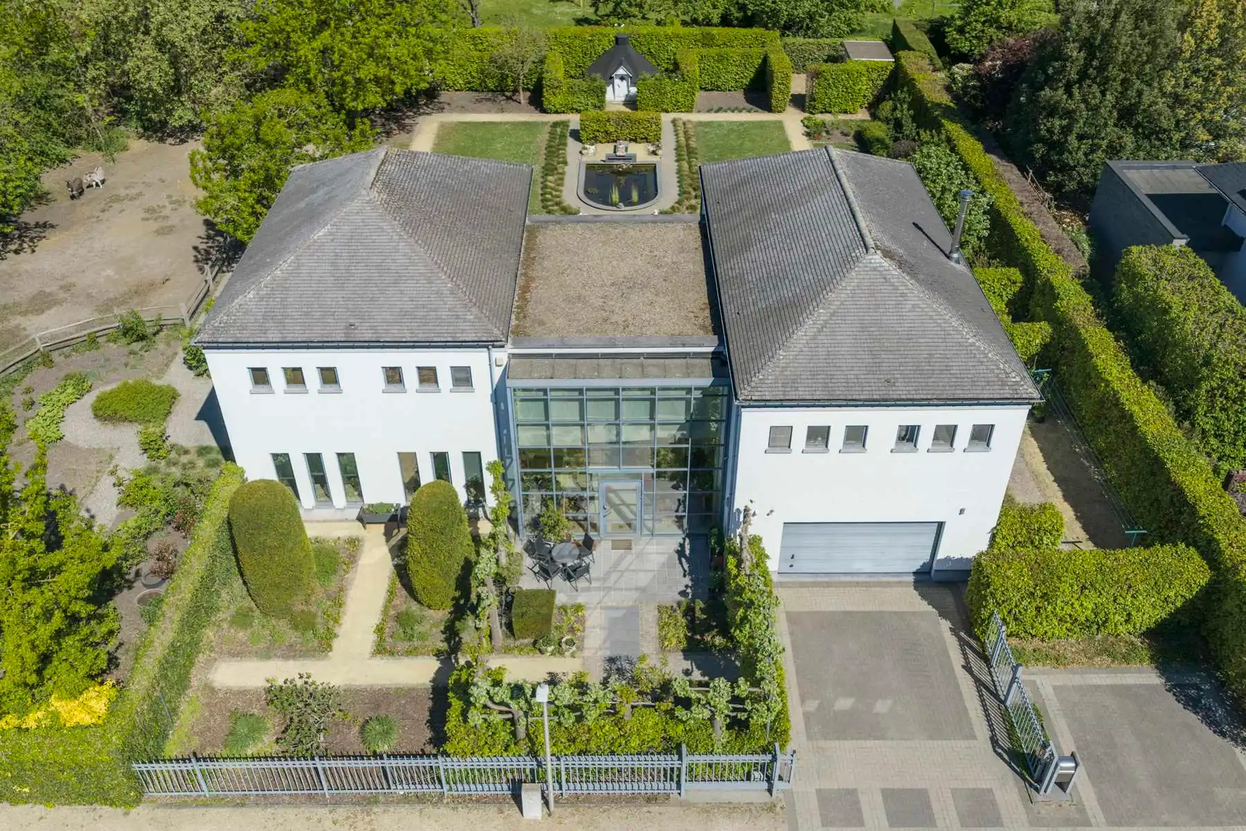 MODERNE VILLA MET 5 SLAAPKAMERS EN ONDERHOUDSVRIENDELIJKE TUIN foto 5