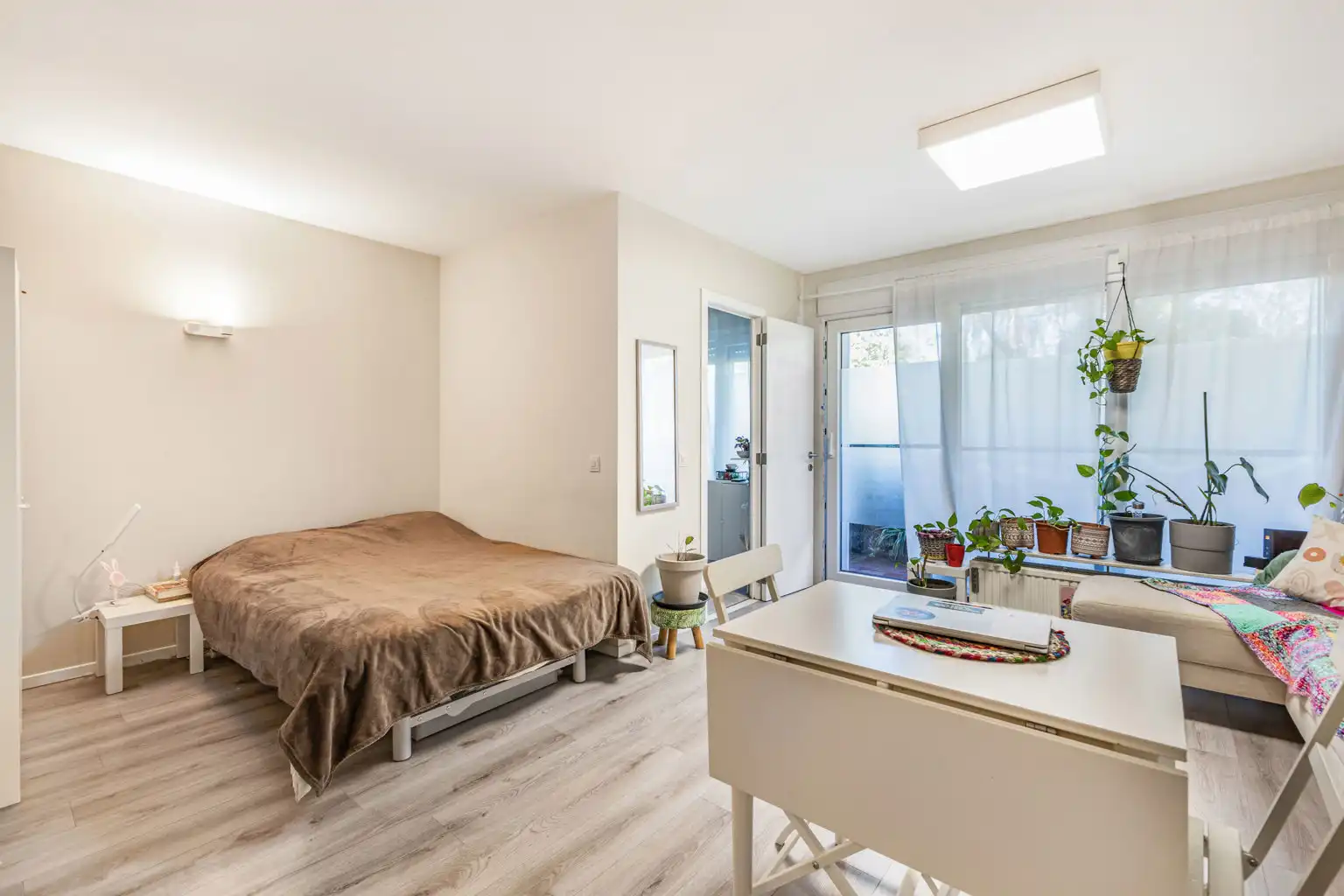 Studio op glvls met balkon en kelder foto 5