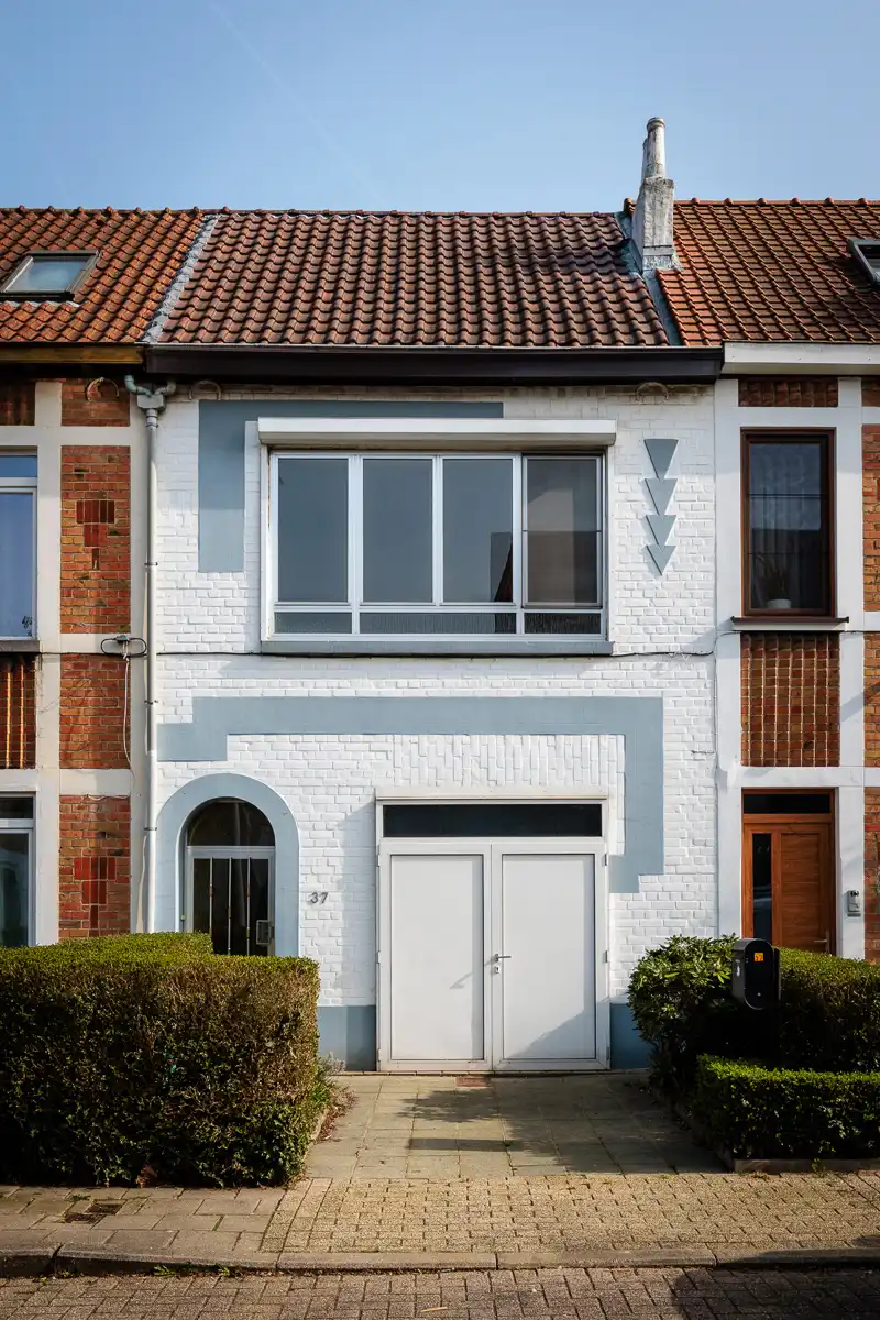 Hoofdfoto van de publicatie: Te renoveren woning met potentieel in Drogenbos