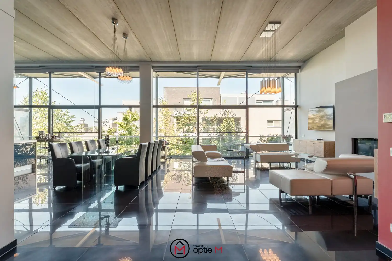 Unieke loft met 2 slaapkamers, terras en parking foto 2