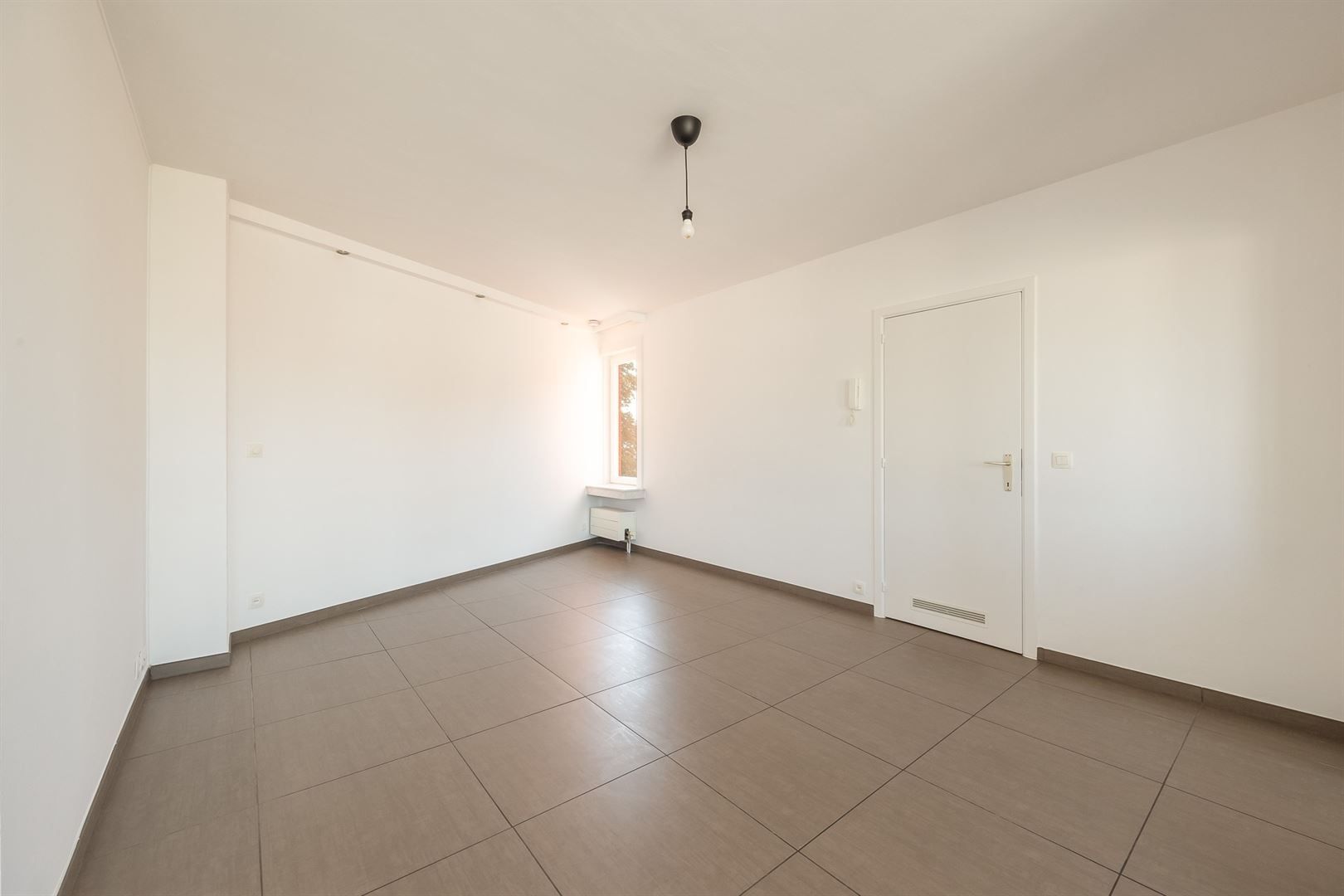 Licht en ruim appartement met 2 slpks en terrasje op centrale locatie foto 6