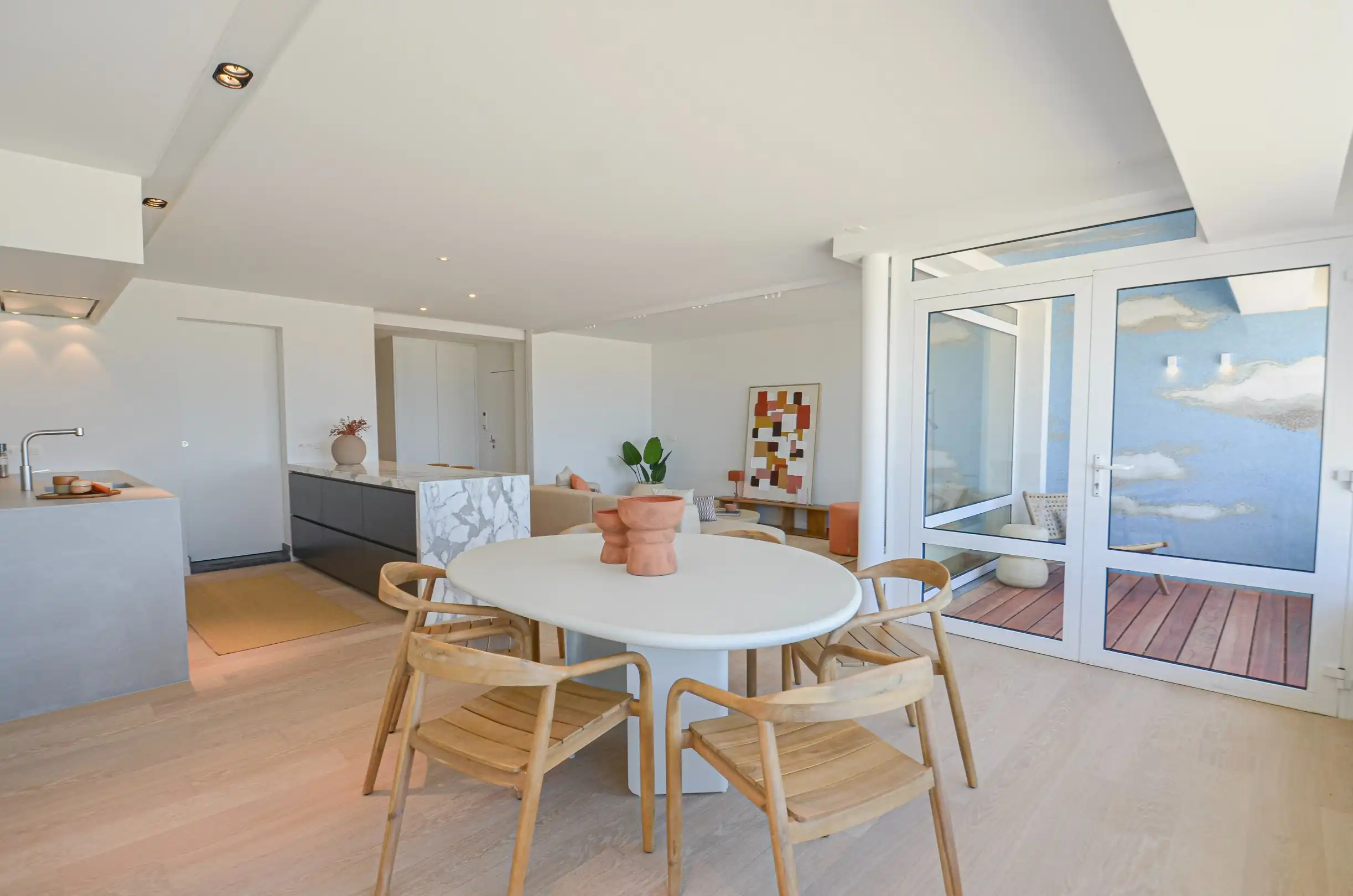 Exclusief – Stijlvol volledig gerenoveerd appartement met frontaal zeezicht. foto 9