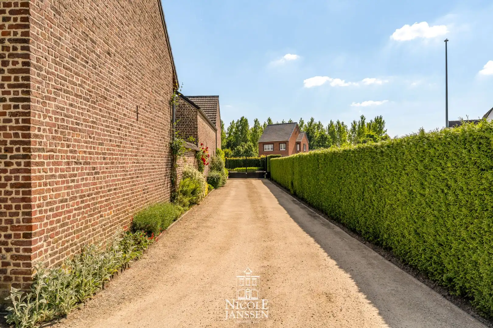 Gerenoveerde vierkantshoeve foto 25