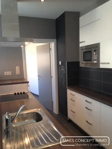 Mooi gerenoveerde lichtrijke woning te huur met zonnepanelen in Wevelgem foto 3