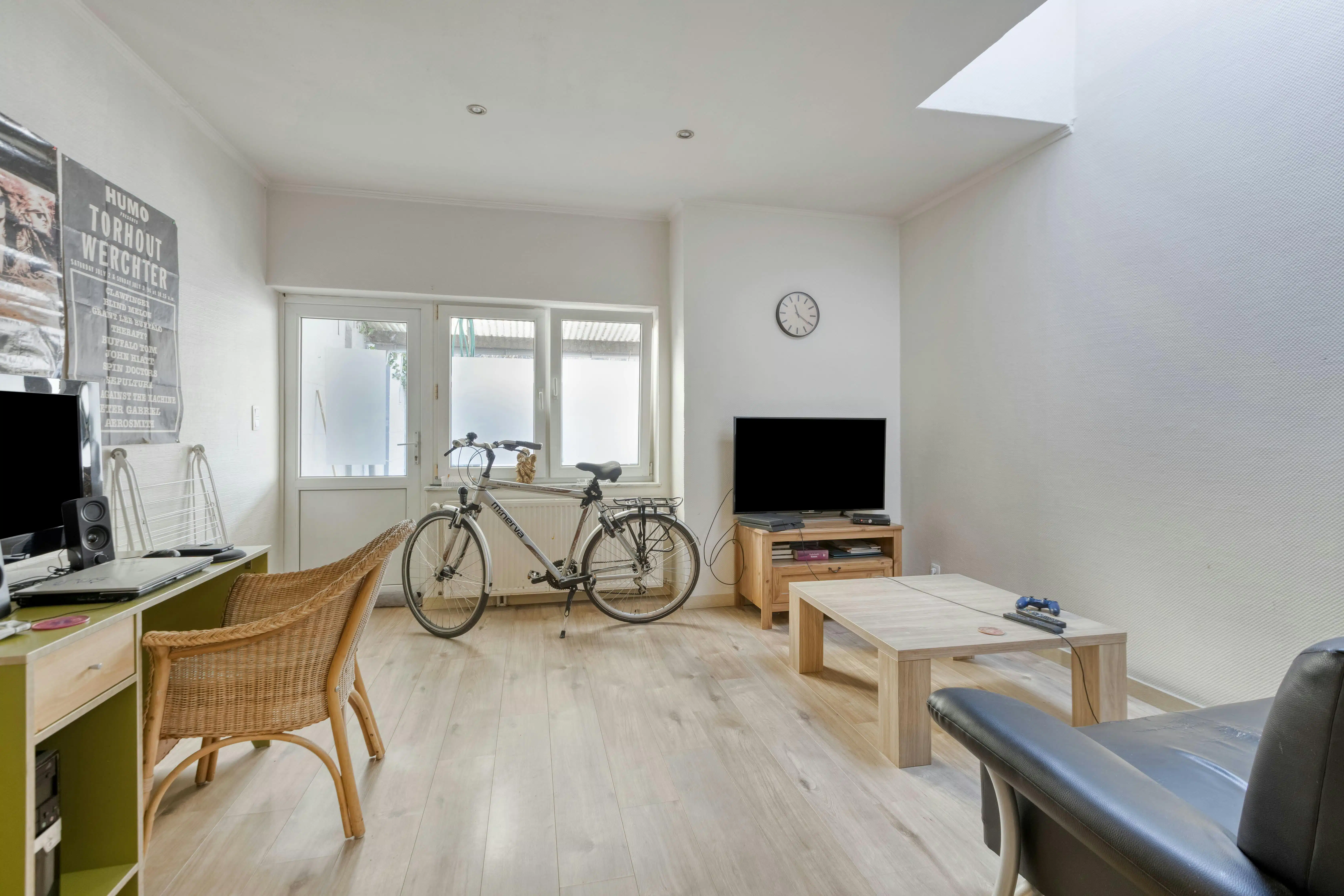 Op te frissen investeringspand met 2 appartementen in hartje Maaseik foto 2