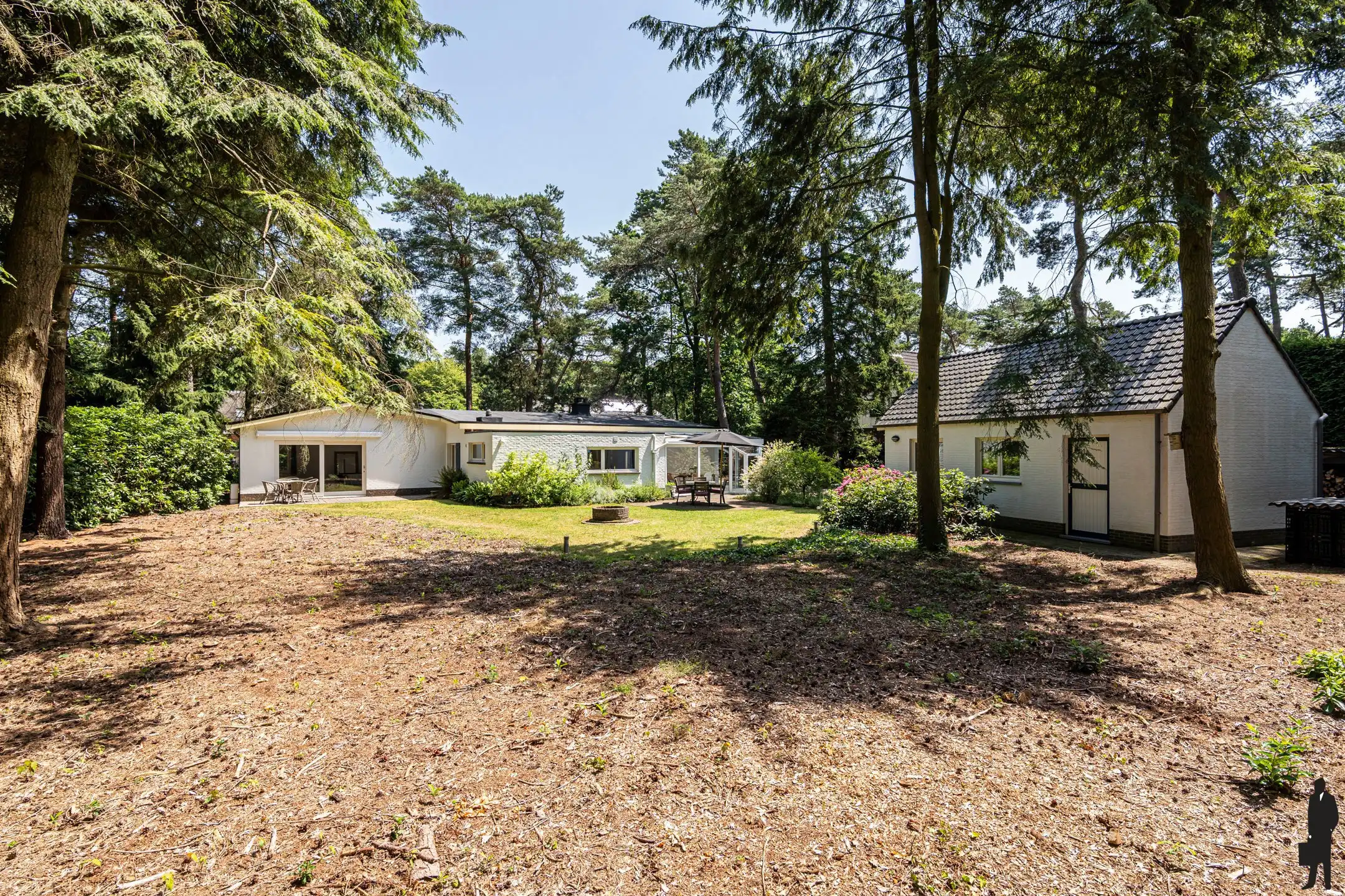 Vrijstaande woning op 1.588m² in villawijk nabij NL grens. foto 21