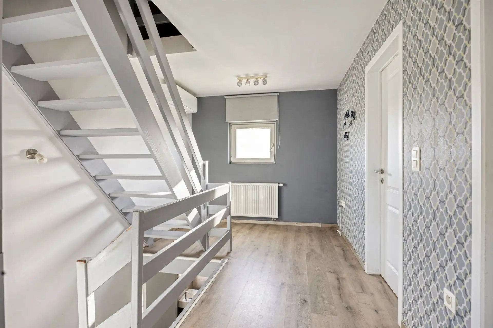 Instapklare woning met 2/3 slpk's in doodlopende straat! foto 10