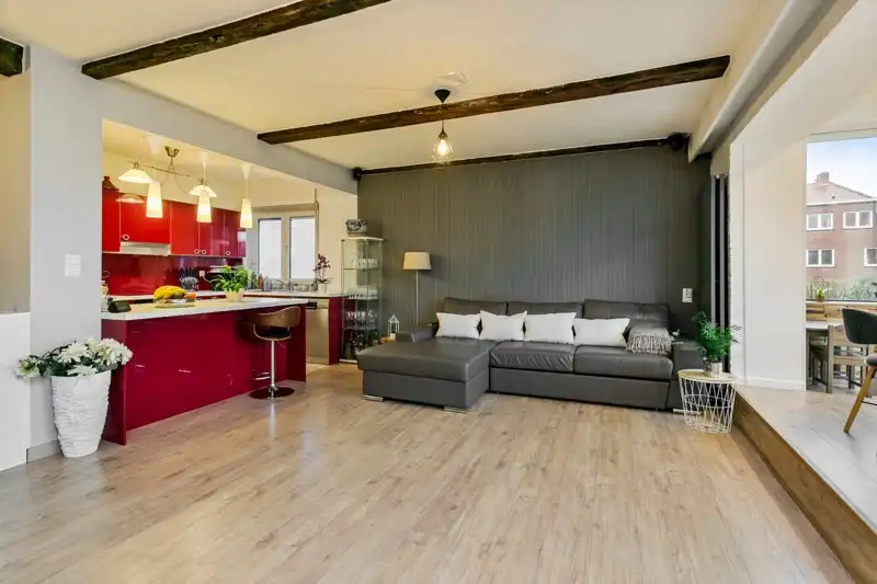 GELIJKVLOERSAPPARTEMENT MET TUIN EN GARAGE IN KONINGSLO foto 7