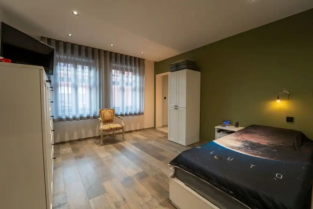 PRACHTIG GERENOVEERDE WONING MET 3 SLAAPKAMERS, 2 BADKAMERS, INPANDIGE GARAGE EN PAARDENSTALLINGEN MET ENERGIEZUINIG EPC TE WIJER (NIEUWERKERKEN)  foto 14