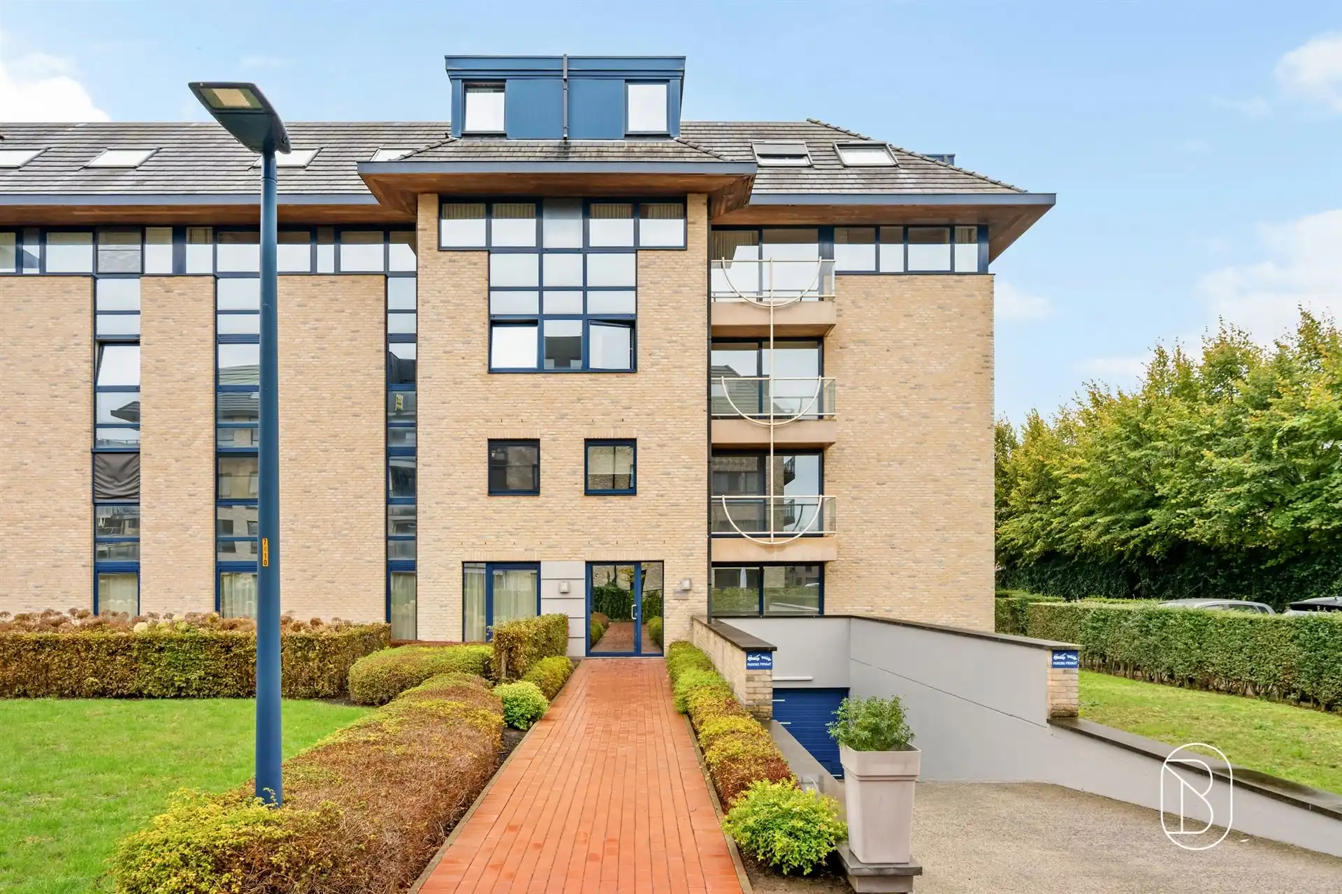 Instapklaar appartement met 2 slpk en terras in Oudenaarde foto {{pictureIndex}}