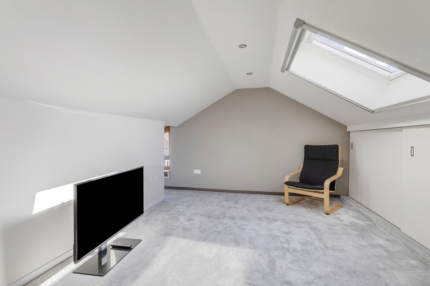 Gigantische, oerdegelijke woning met 4+ slpk., oprit, garage en west-tuin foto 24