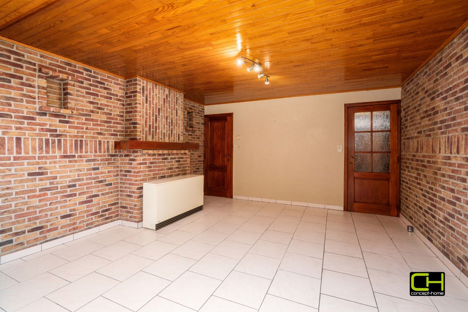 Te renoveren woning met ruime tuin te koop in Lievegem foto 4