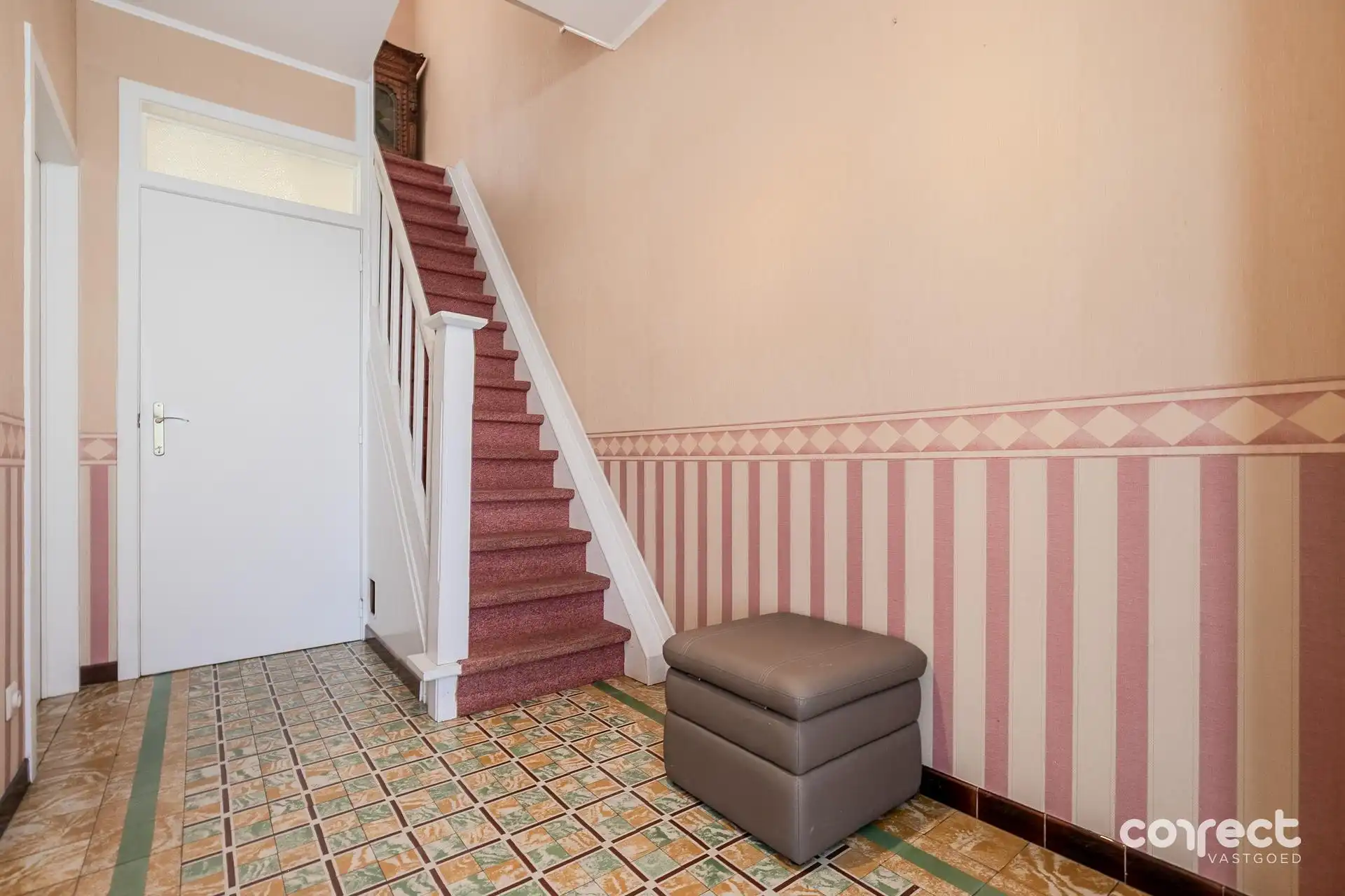 Centraal gelegen, verzorgde solide woning op een groot perceel. foto 6