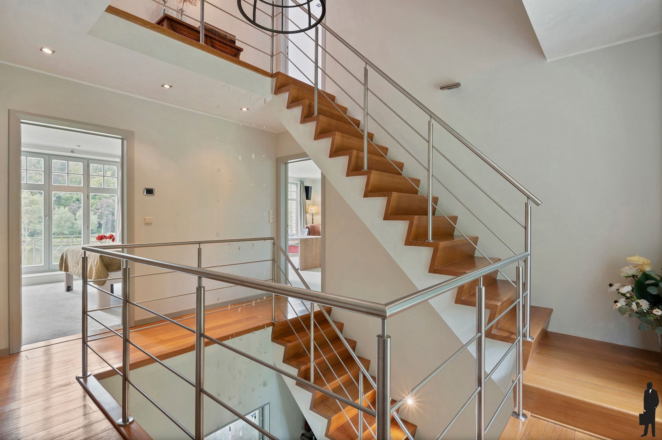 Unieke en zéér centraal gelegen villa op een parkdomein van ca. 9.847 m²! foto 22