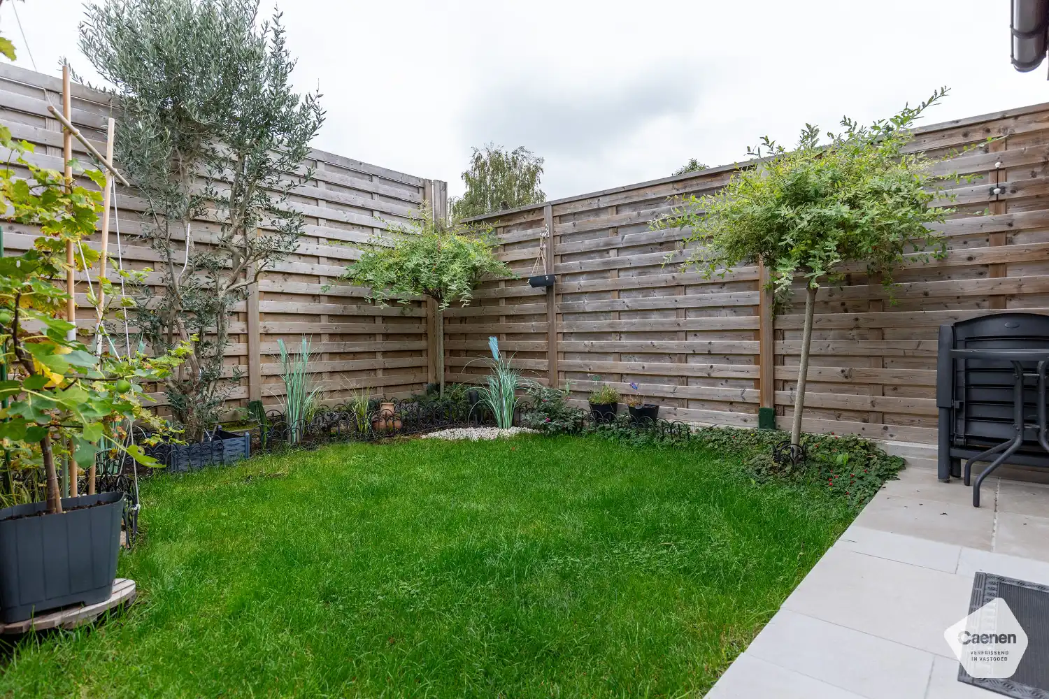 Veelzijdige halfopen bebouwing met aparte studio foto 23