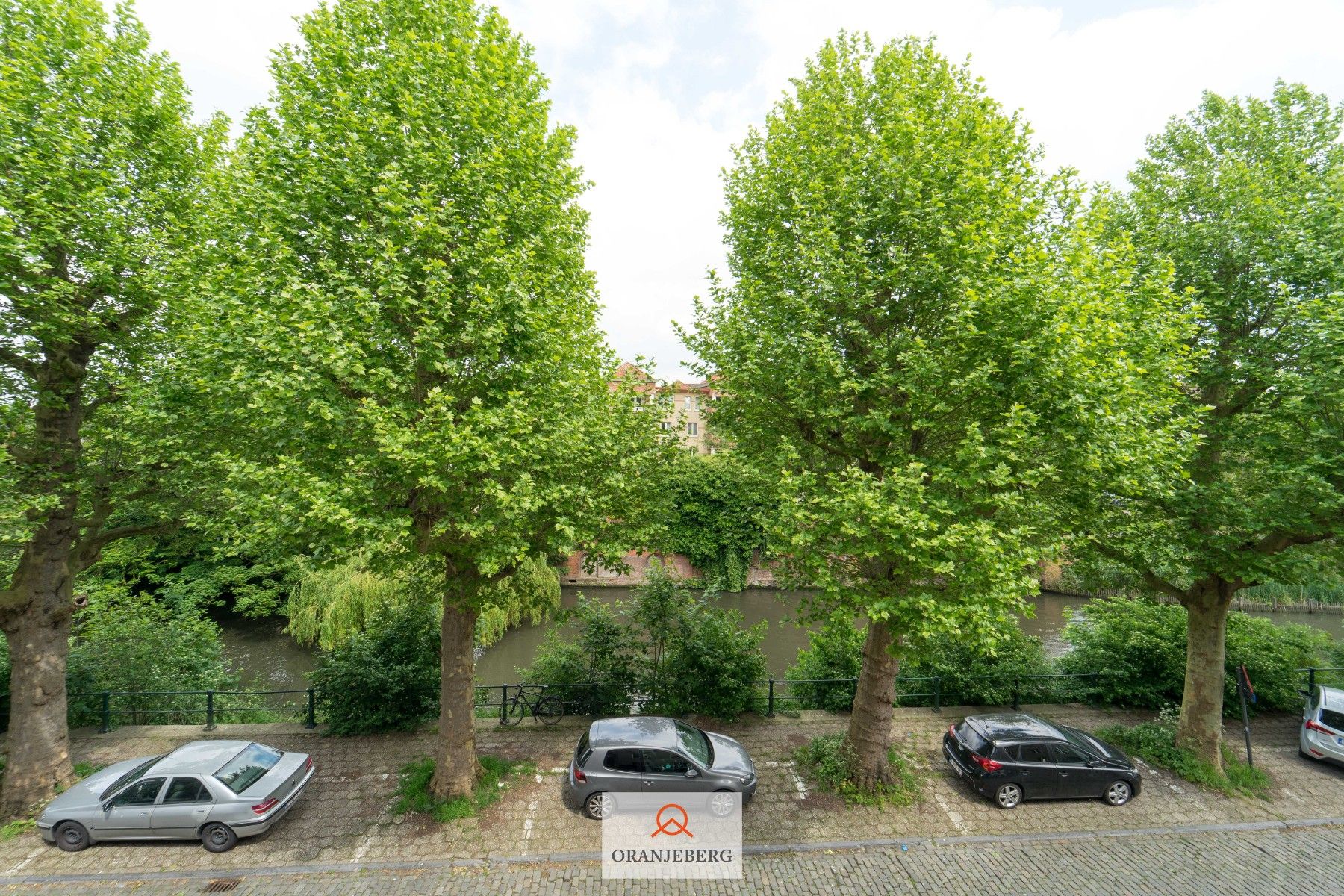 Leuke woning tussen Prinsenhof en Begijnhof aan het water foto 12