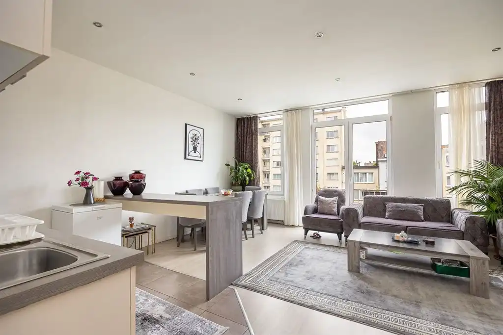 Instapklaar appartement met 2 buitenruimtes foto 3