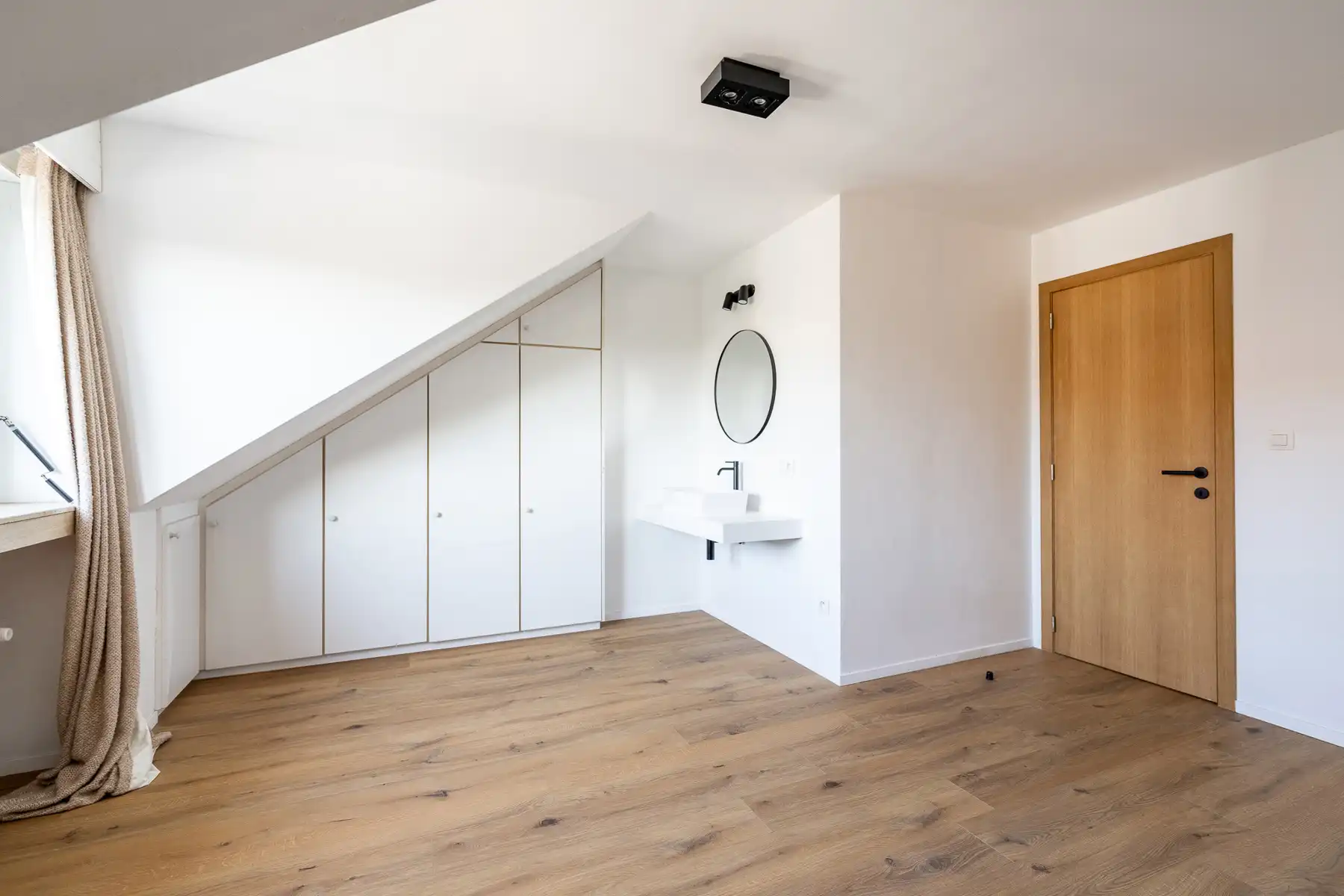 Pittoreske ongemeubelde woning met garage gelegen in Oud Knokke foto 19