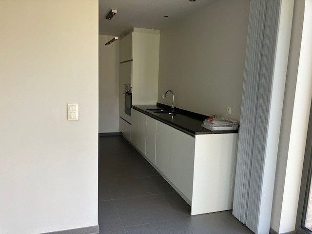 Ongemeubeld, ruim en modern ingericht woon appartement met 2 slaapkamers in kleinschalige residentie. foto 19