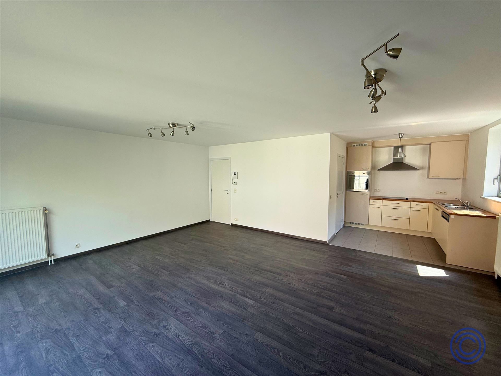 Instapklaar 2-slpk appartement met terras in groene stadsomgeving! foto 2