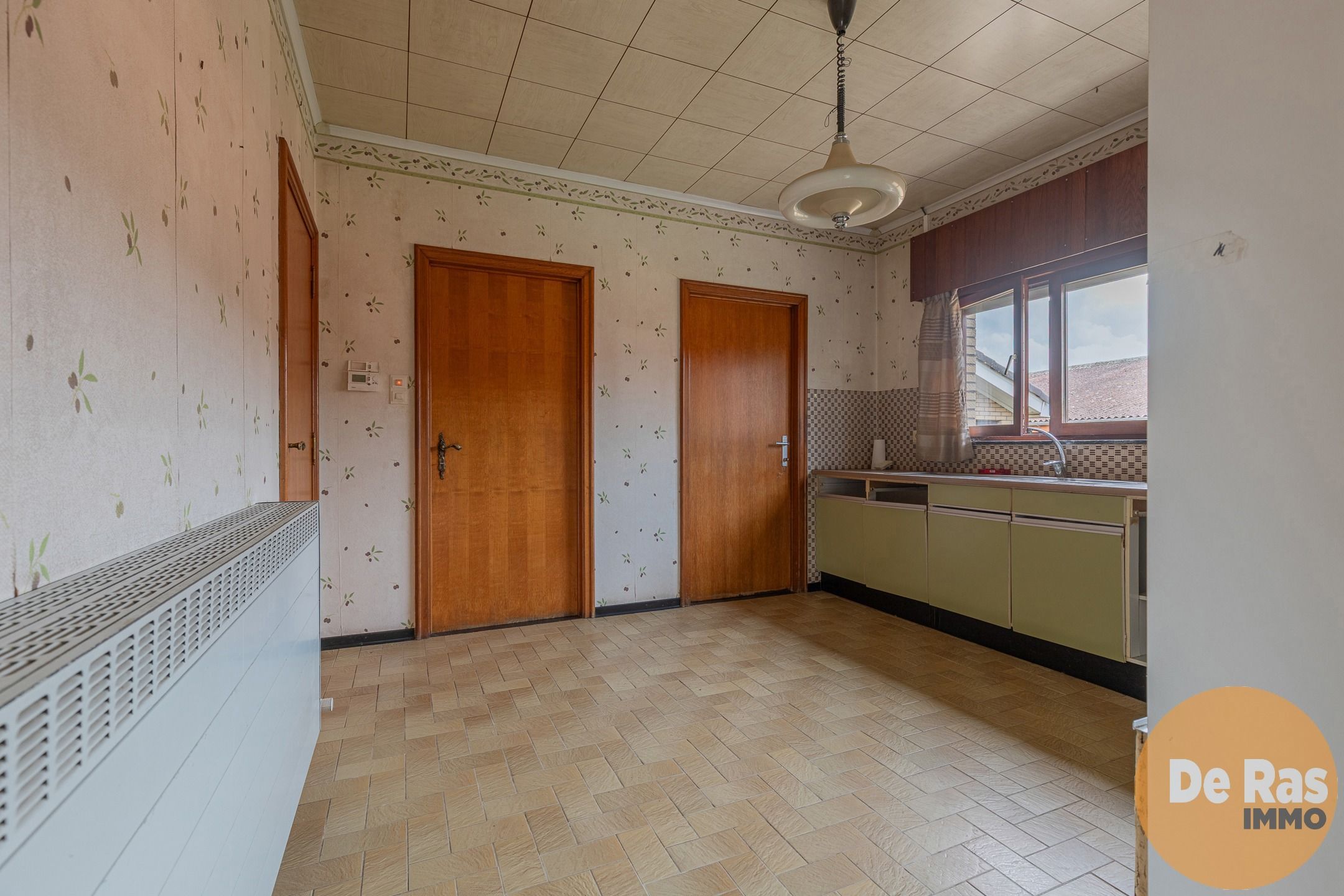 LOKEREN -Landelijk gelegen bedrijfswoning met stallencomplex foto 8