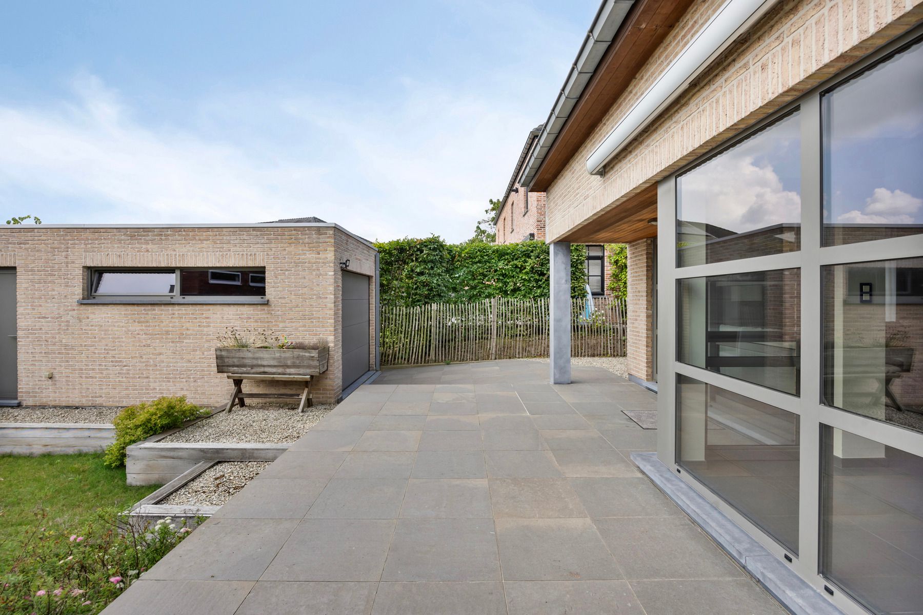 Instapklare HOB met 2 slaapkamers, garage en tuin! foto 23