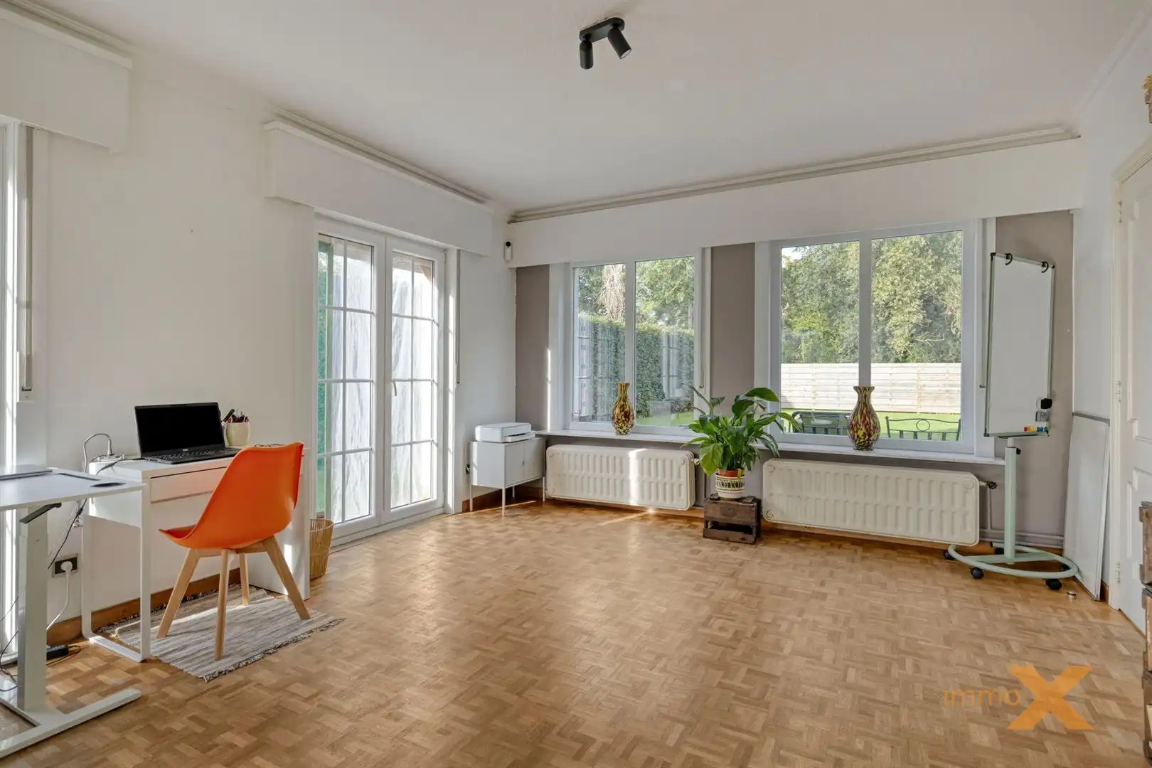 RUIME VILLA MET 4 SLPKS EN GROTE GARAGE foto 8