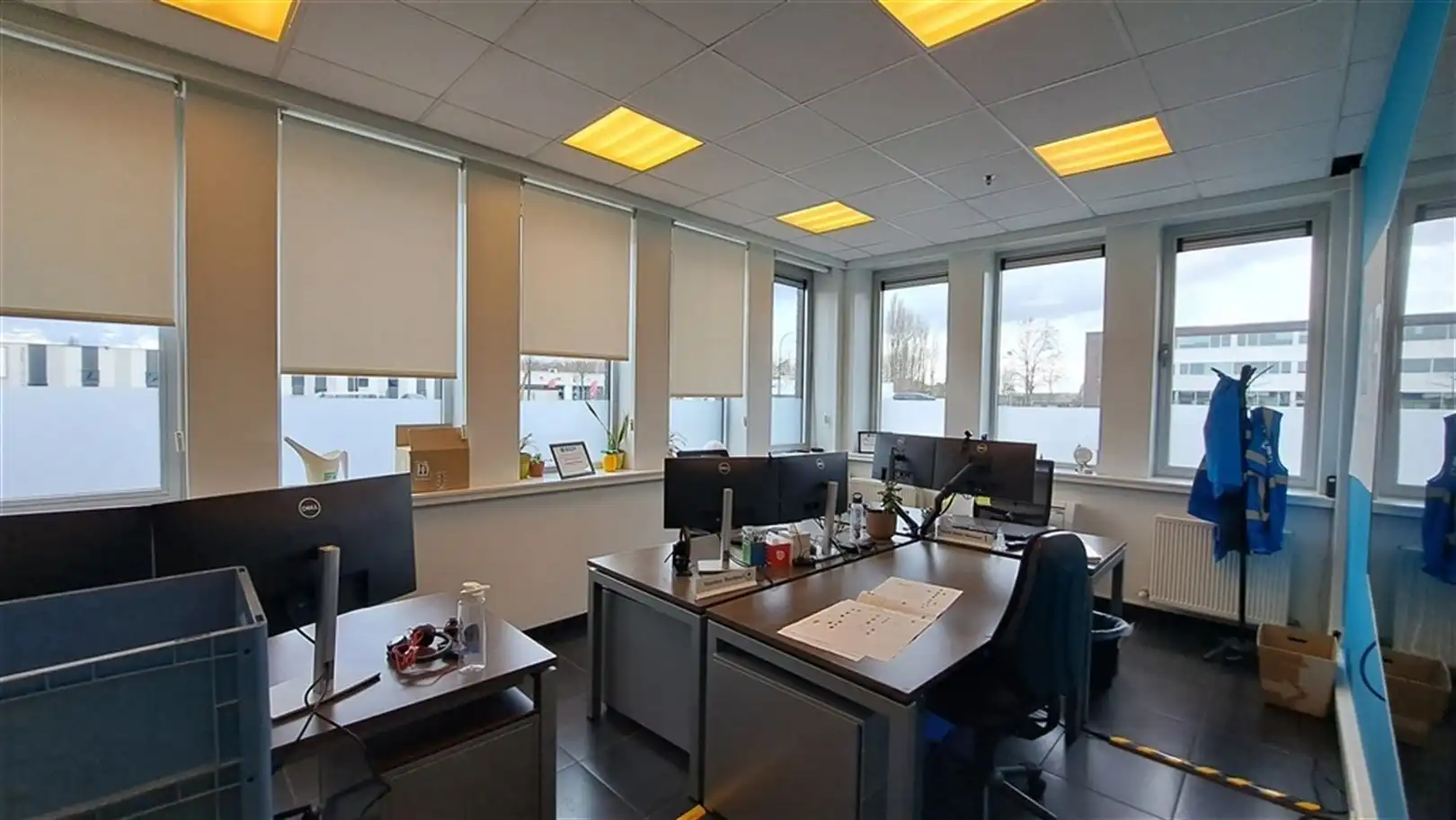 Logistieke unit + kantoren te Zele foto 17