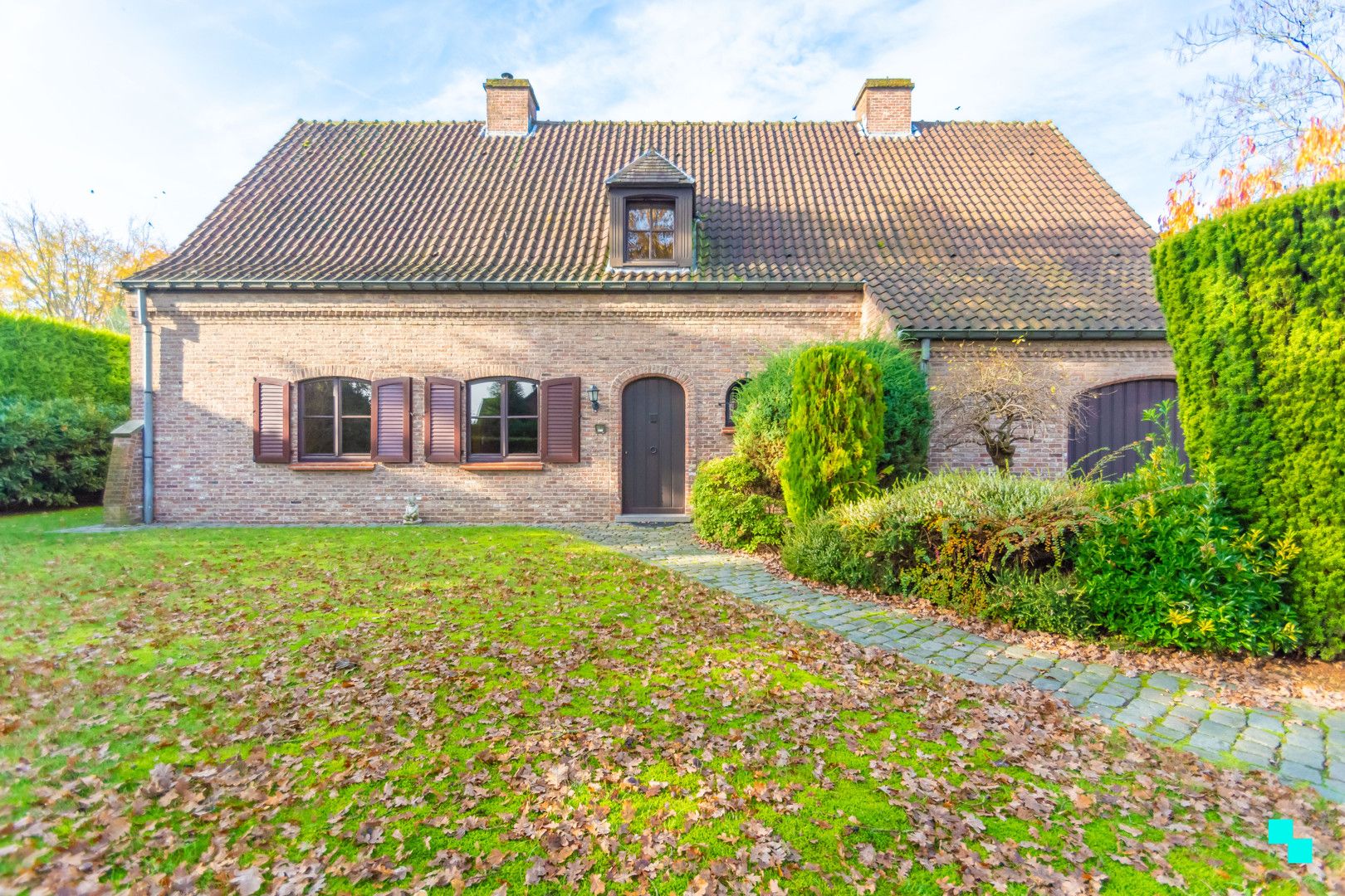 Statige villa in gegeerde wijk te Zwijnaarde foto 2