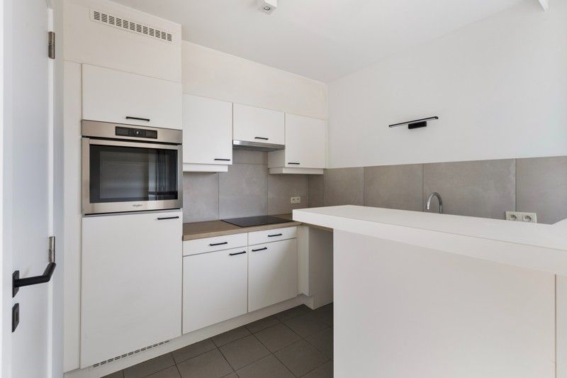 Gerenoveerd appartement met ondergrondse autostaanplaats TE KOOP in GENT! foto 9