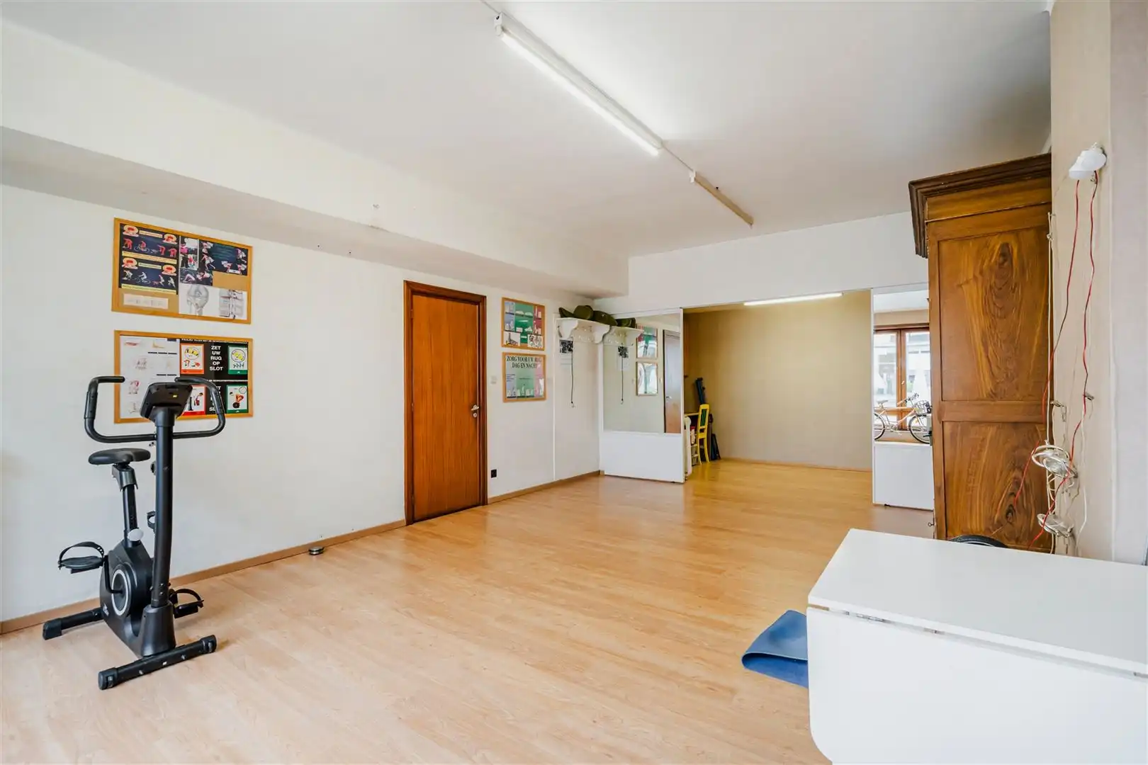 Commercieel uitstekend gelegen woning met tal van mogelijkheden foto 15