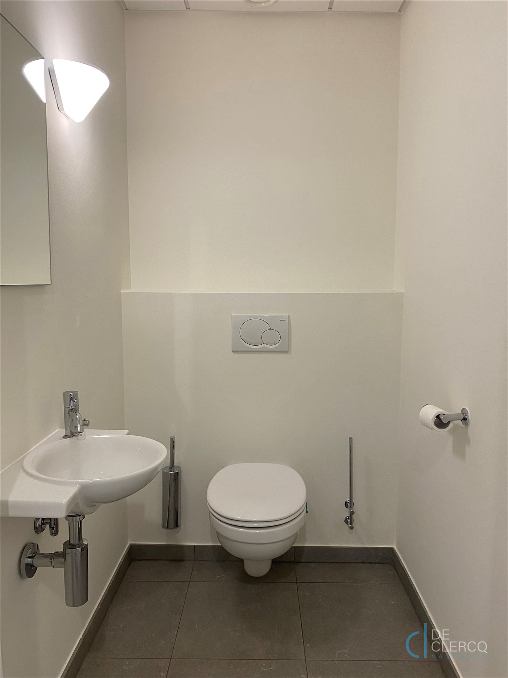 Nieuw, ruim handelspand te huur in centrum Lochristi!  foto 12