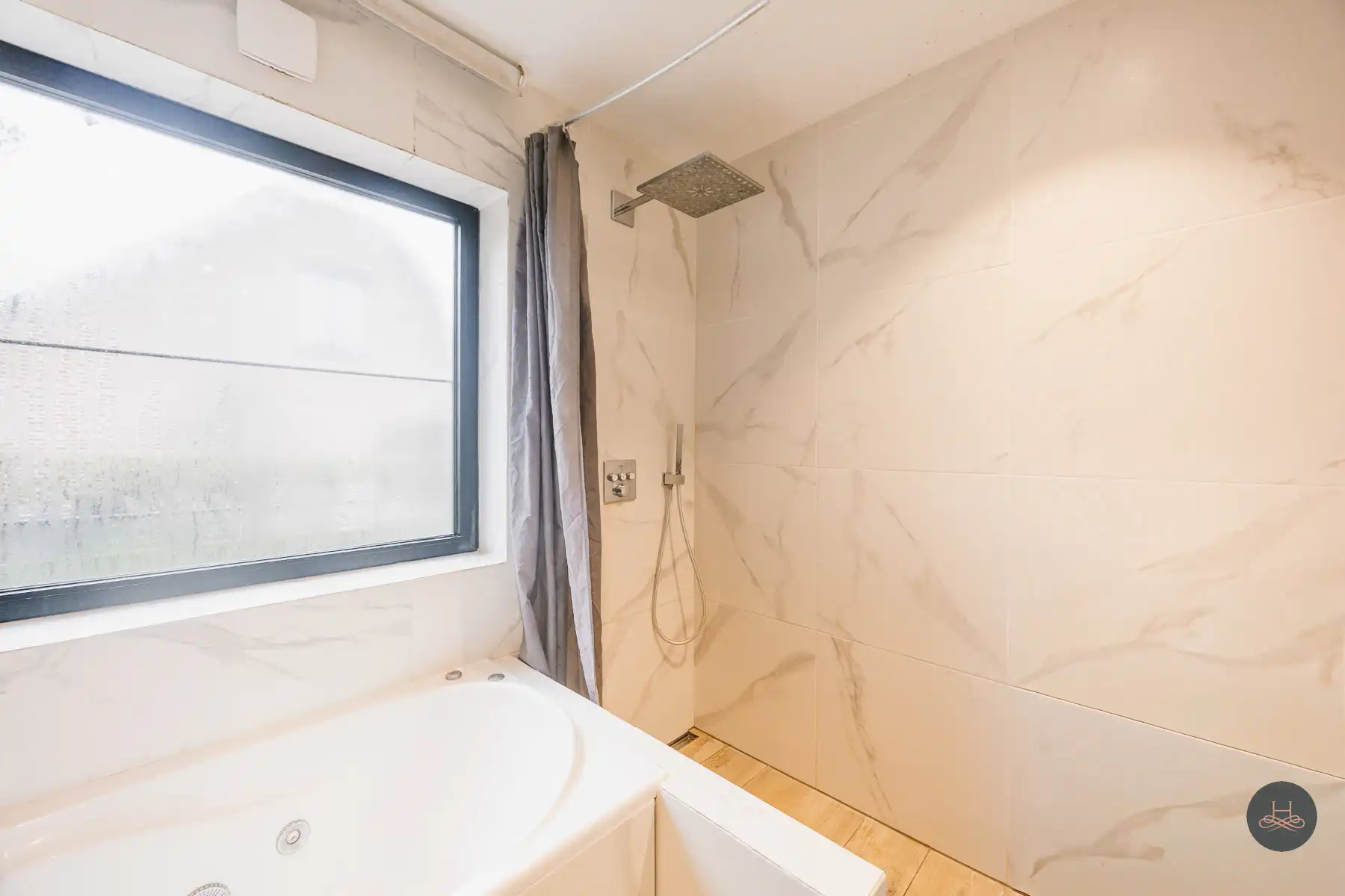 Gezinswoning met renovatiepotentieel op knap perceel foto 20